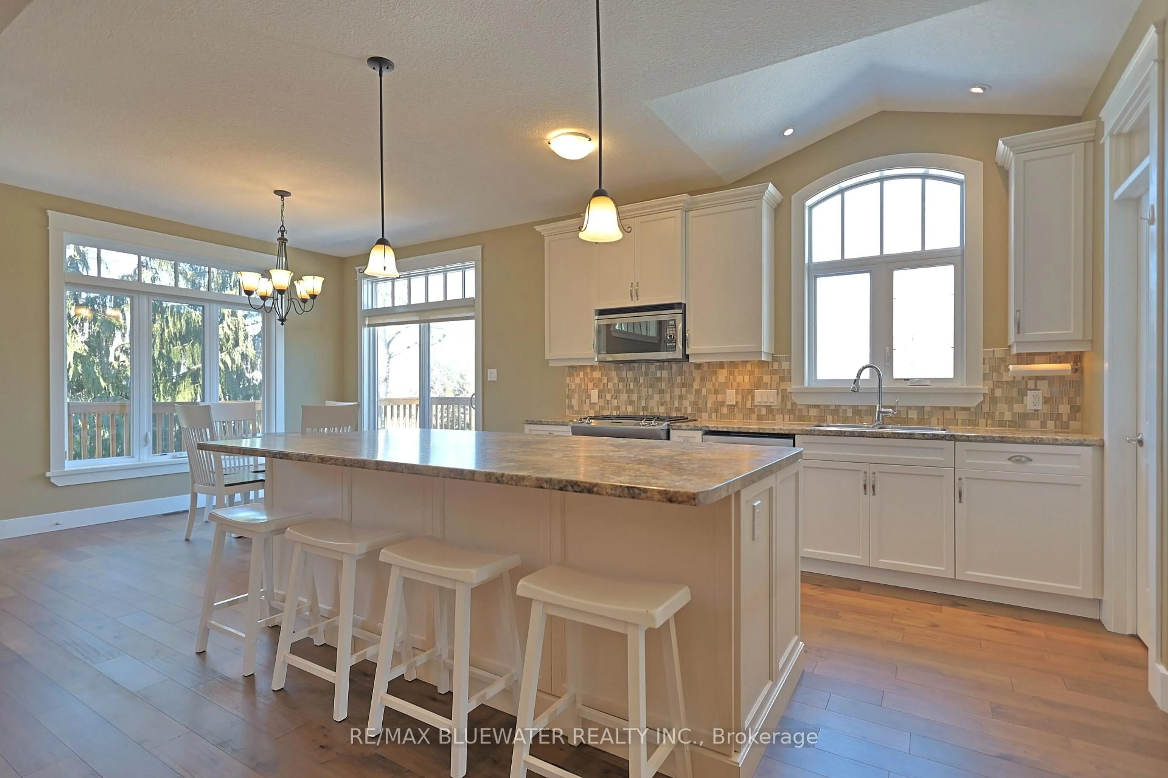 Open concept kitchen, ceramic/tile floor for 2 Hayter Dr, Lambton Shores Ontario N0M 1T0