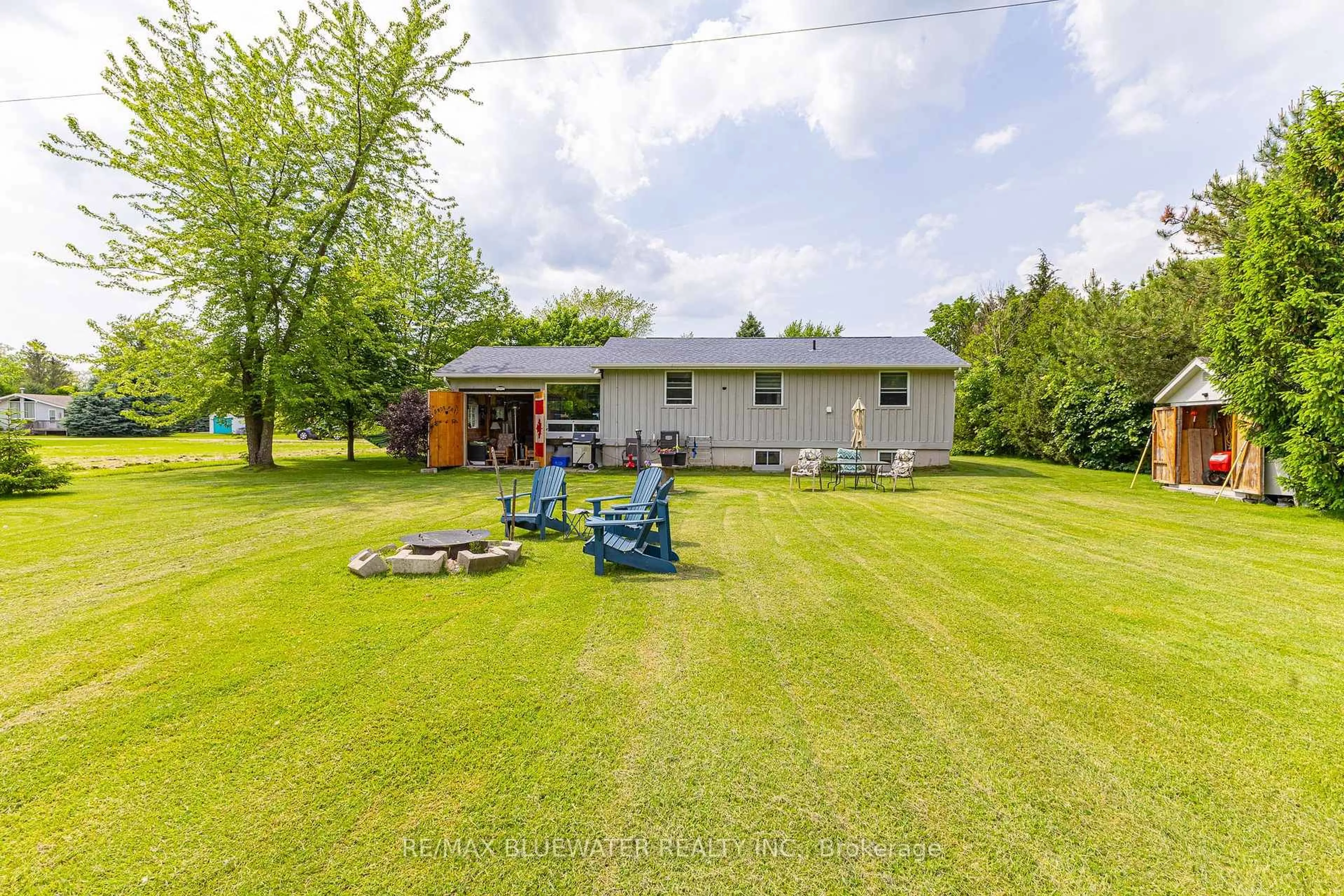 A pic from outside/outdoor area/front of a property/back of a property/a pic from drone, water/lake/river/ocean view for 71224 Sandra St, Bluewater Ontario N0M 1N0