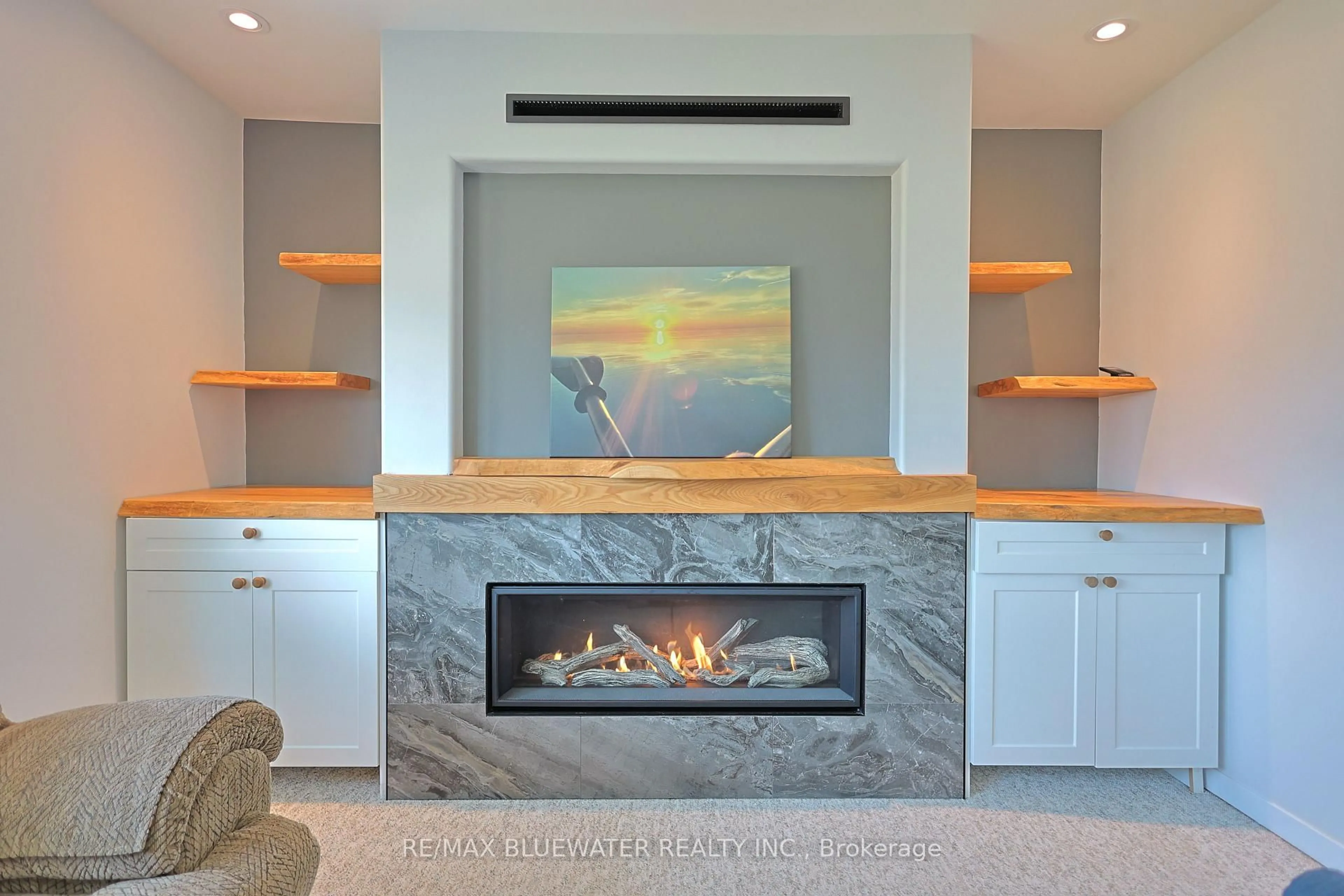 Unknown for 71224 Sandra St, Bluewater Ontario N0M 1N0