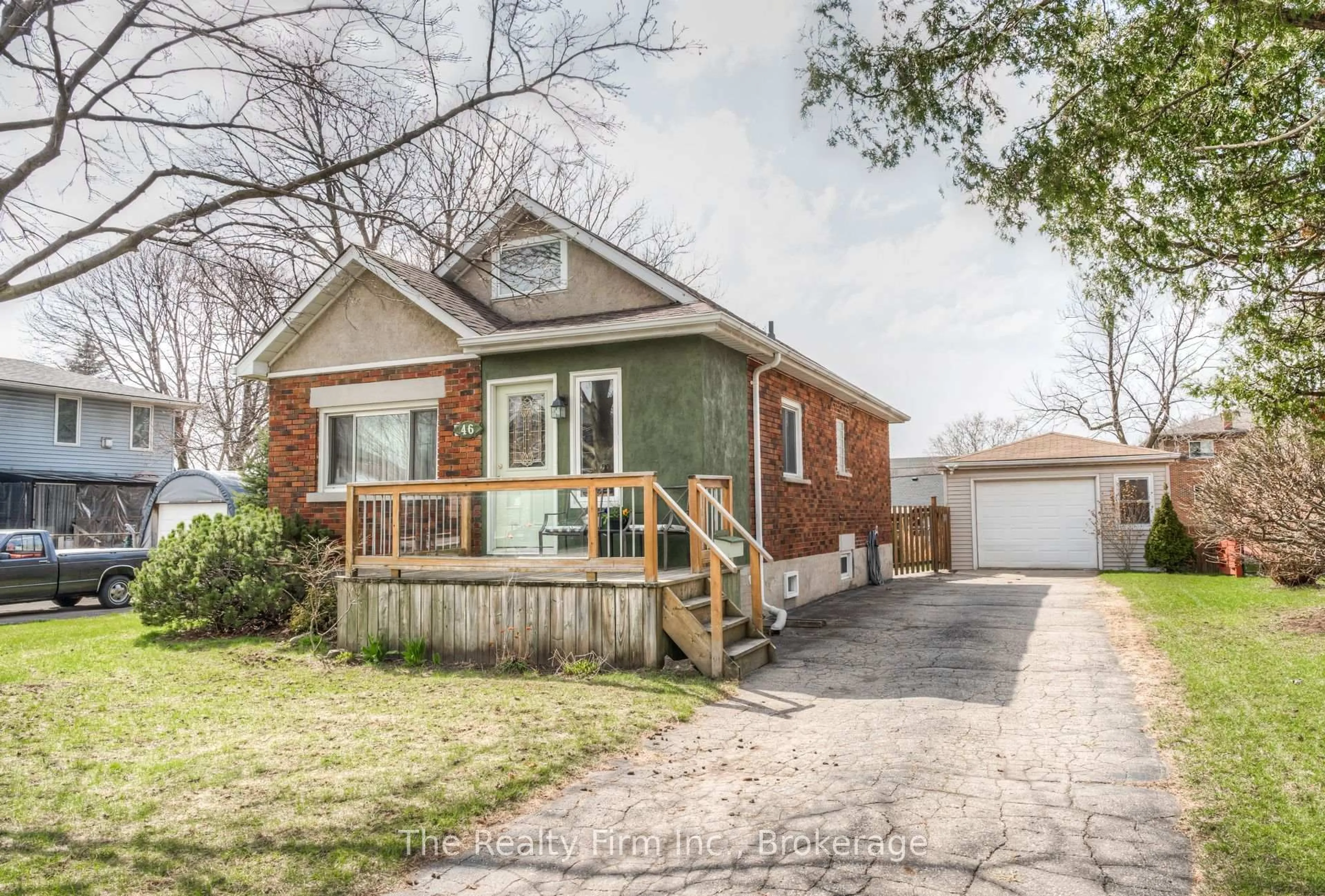 Home with brick exterior material, street for 46 2 Ave, Kitchener Ontario N2C 1N5