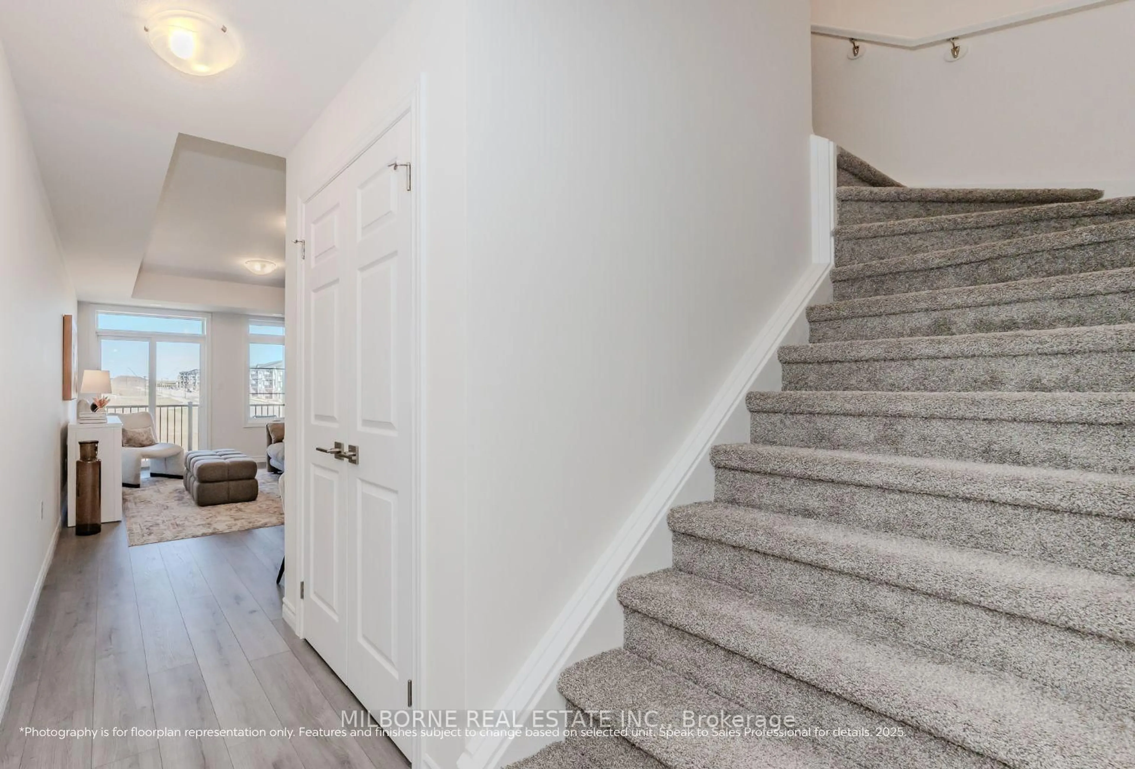 Indoor entryway for 34 Thatcher Dr, Guelph Ontario N1L 0R8