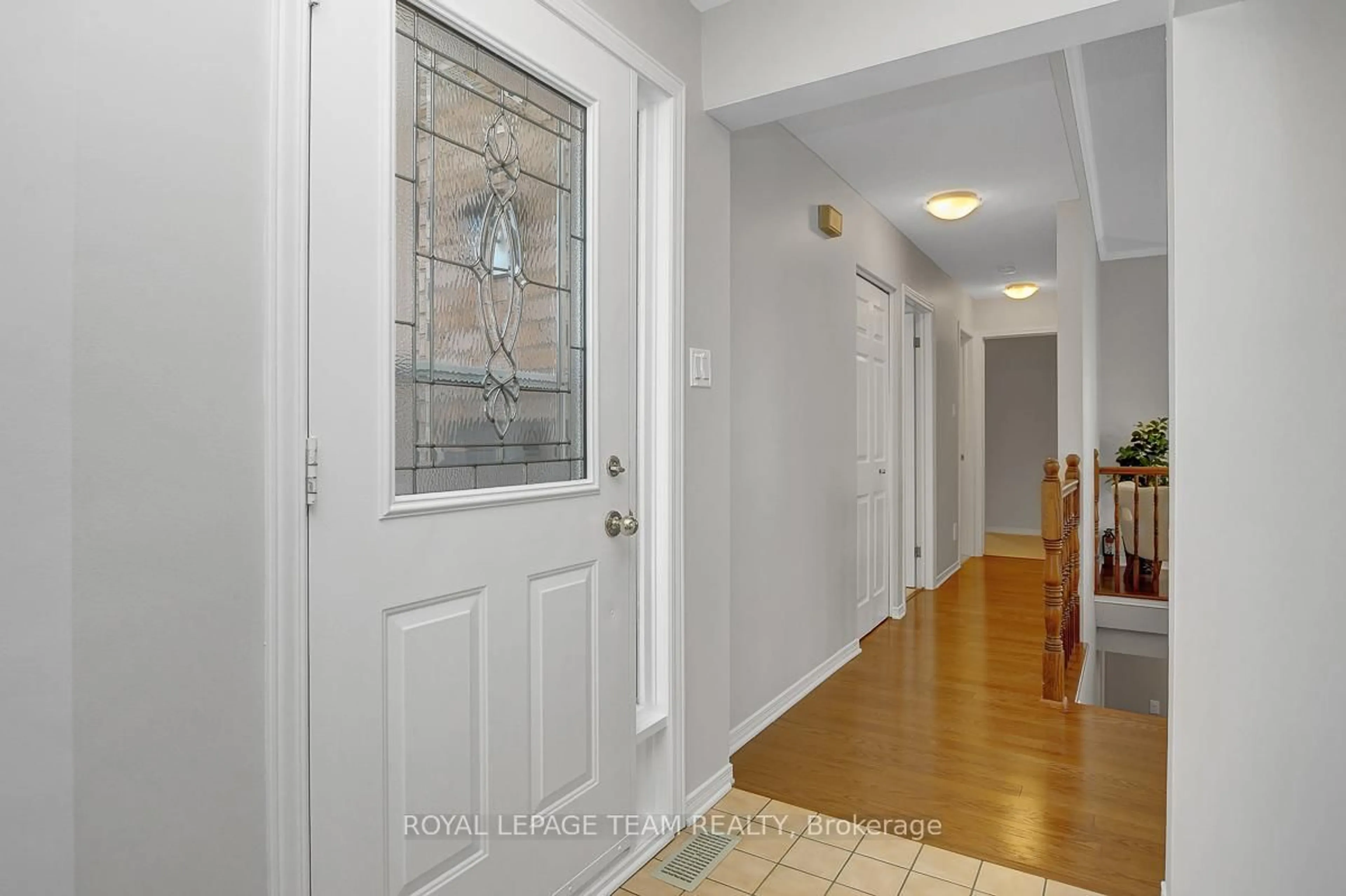 Indoor entryway for 58 Grand Harbour Crt, Stittsville Ontario K2S 1H1