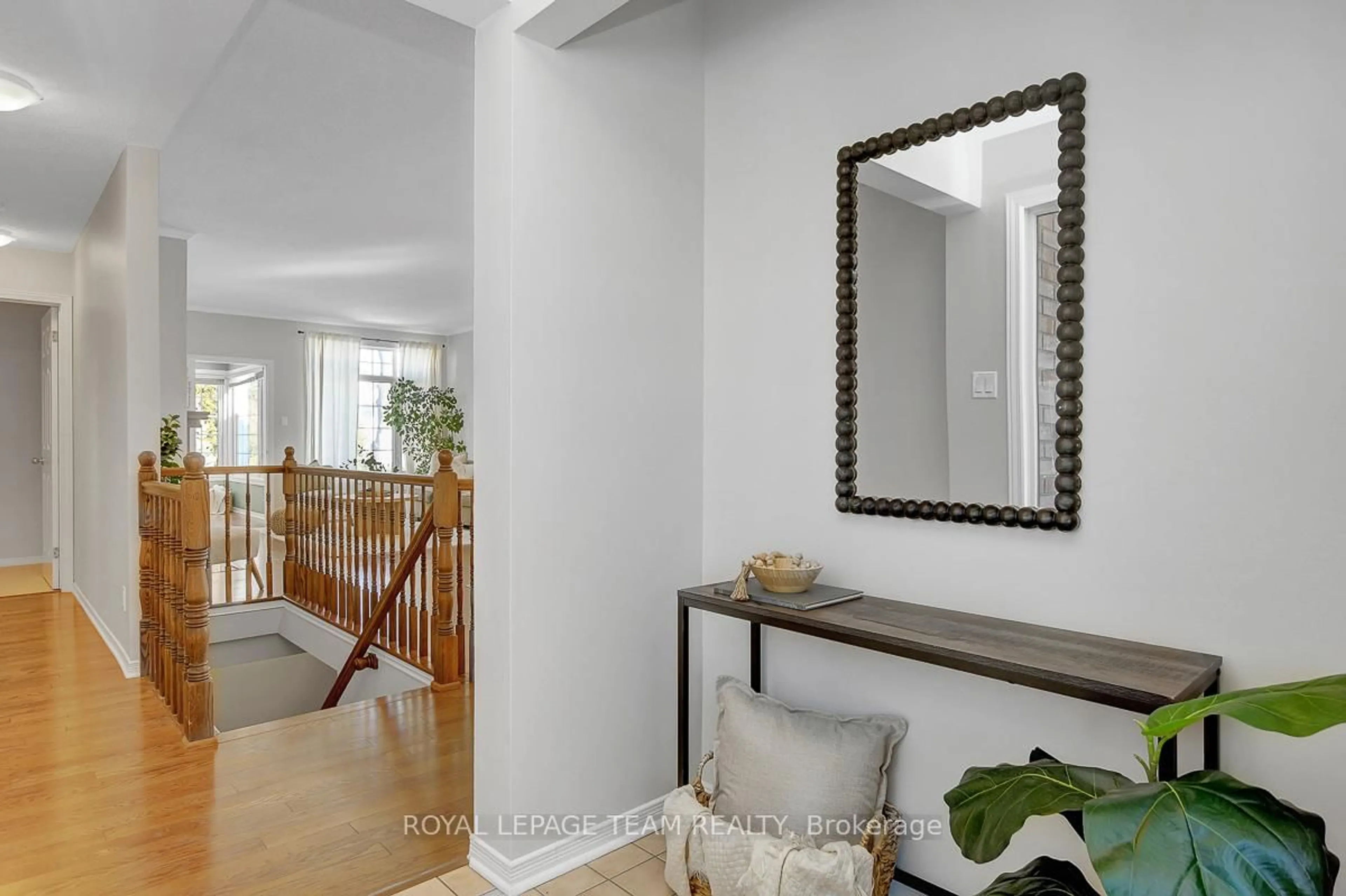 Indoor entryway for 58 Grand Harbour Crt, Stittsville Ontario K2S 1H1