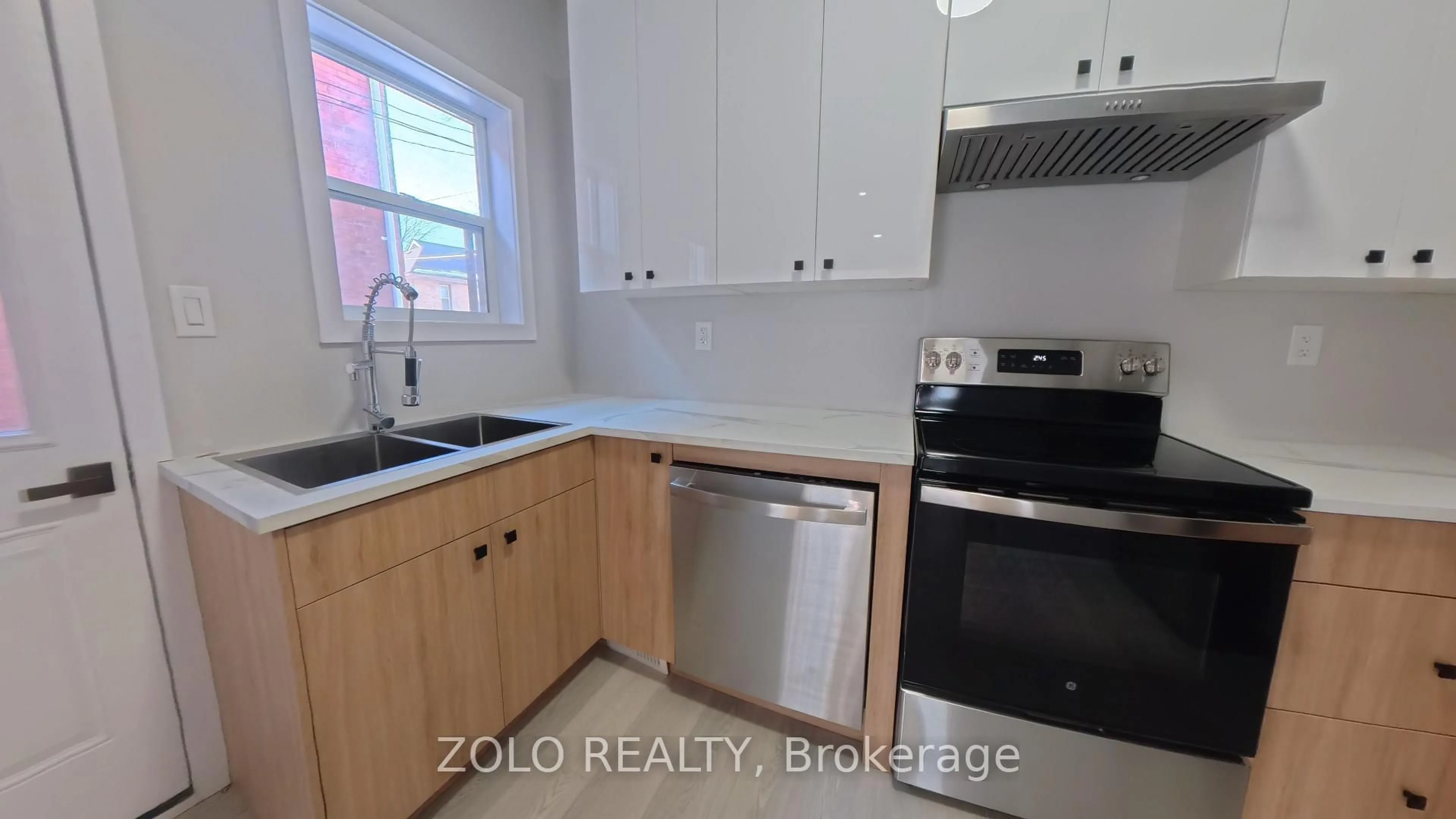 Standard kitchen, unknown for 498 Charlotte St, Peterborough Ontario K9J 2W3