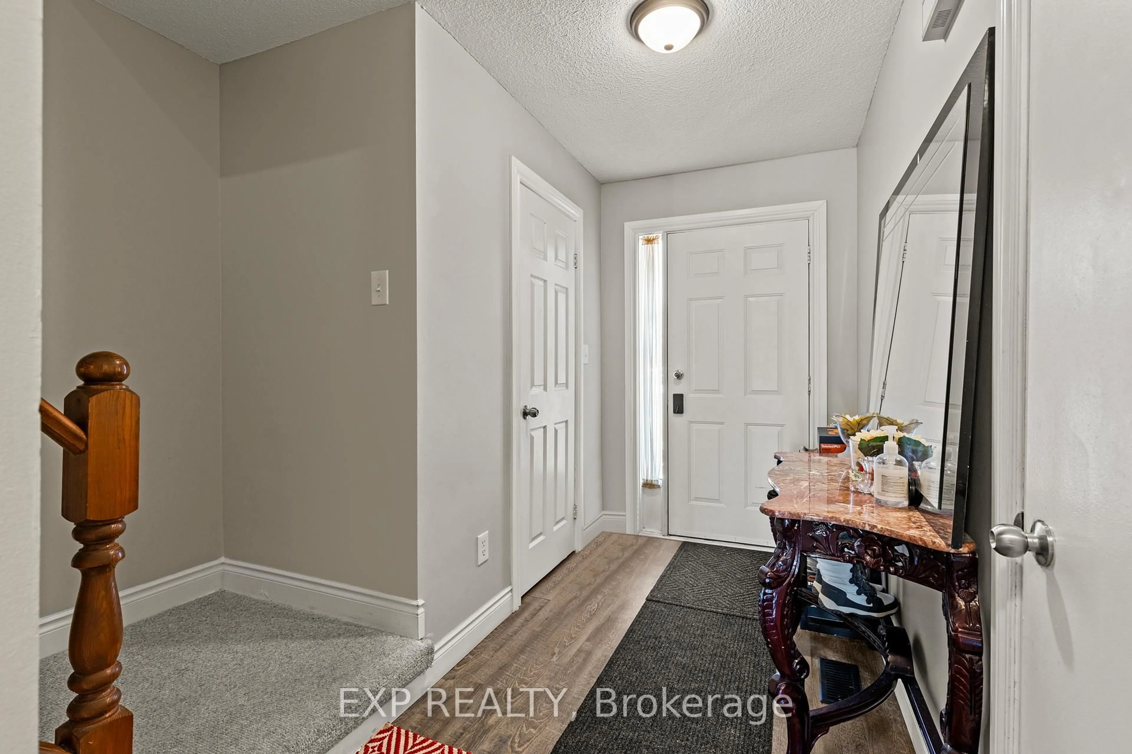 Indoor entryway for 1675 Upper Gage Ave #47, Hamilton Ontario L8W 3R8