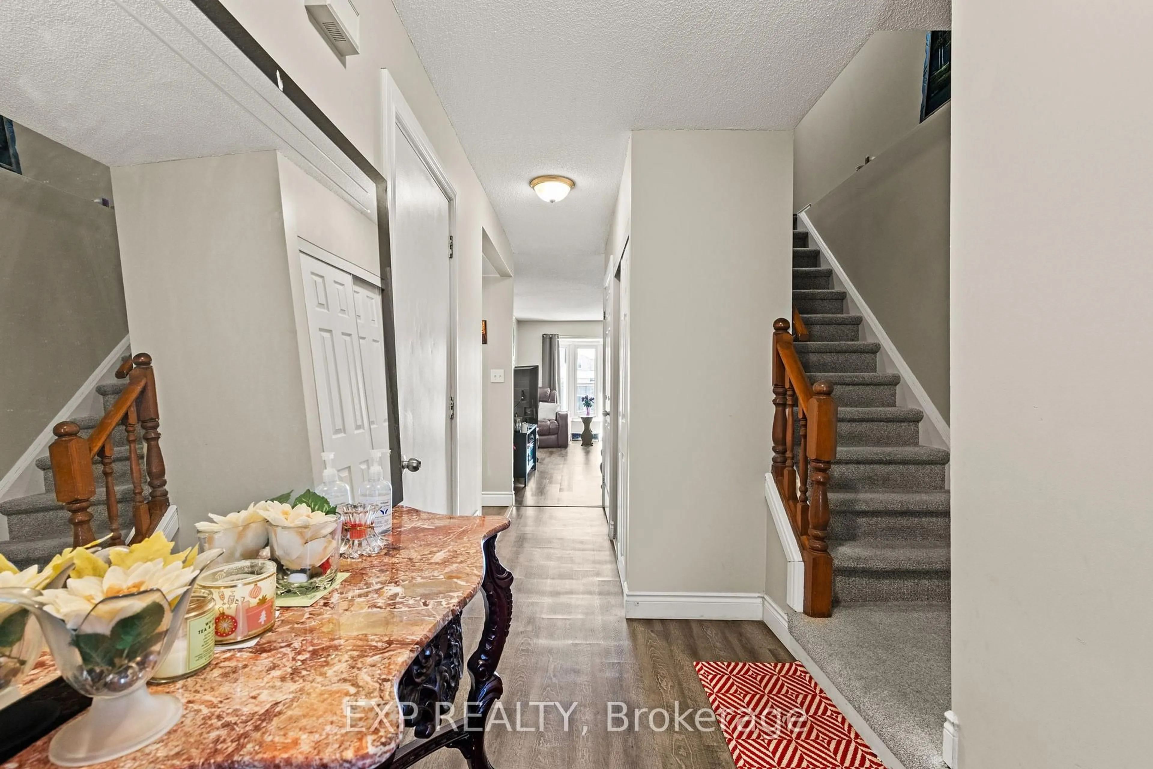 Indoor entryway for 1675 Upper Gage Ave #47, Hamilton Ontario L8W 3R8