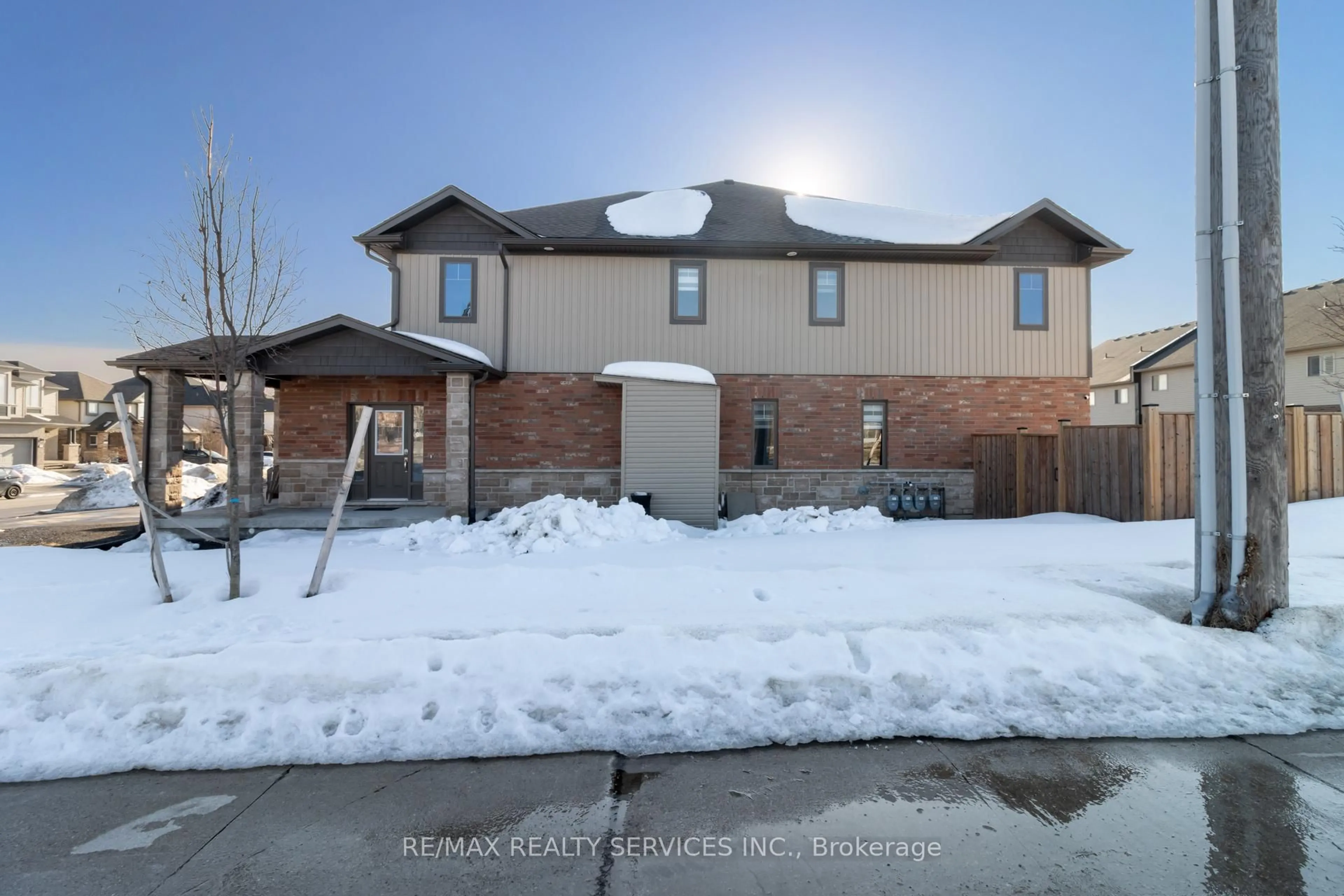 A pic from outside/outdoor area/front of a property/back of a property/a pic from drone, street for 118 Simmonds Dr #7, Guelph Ontario N1E 0S3