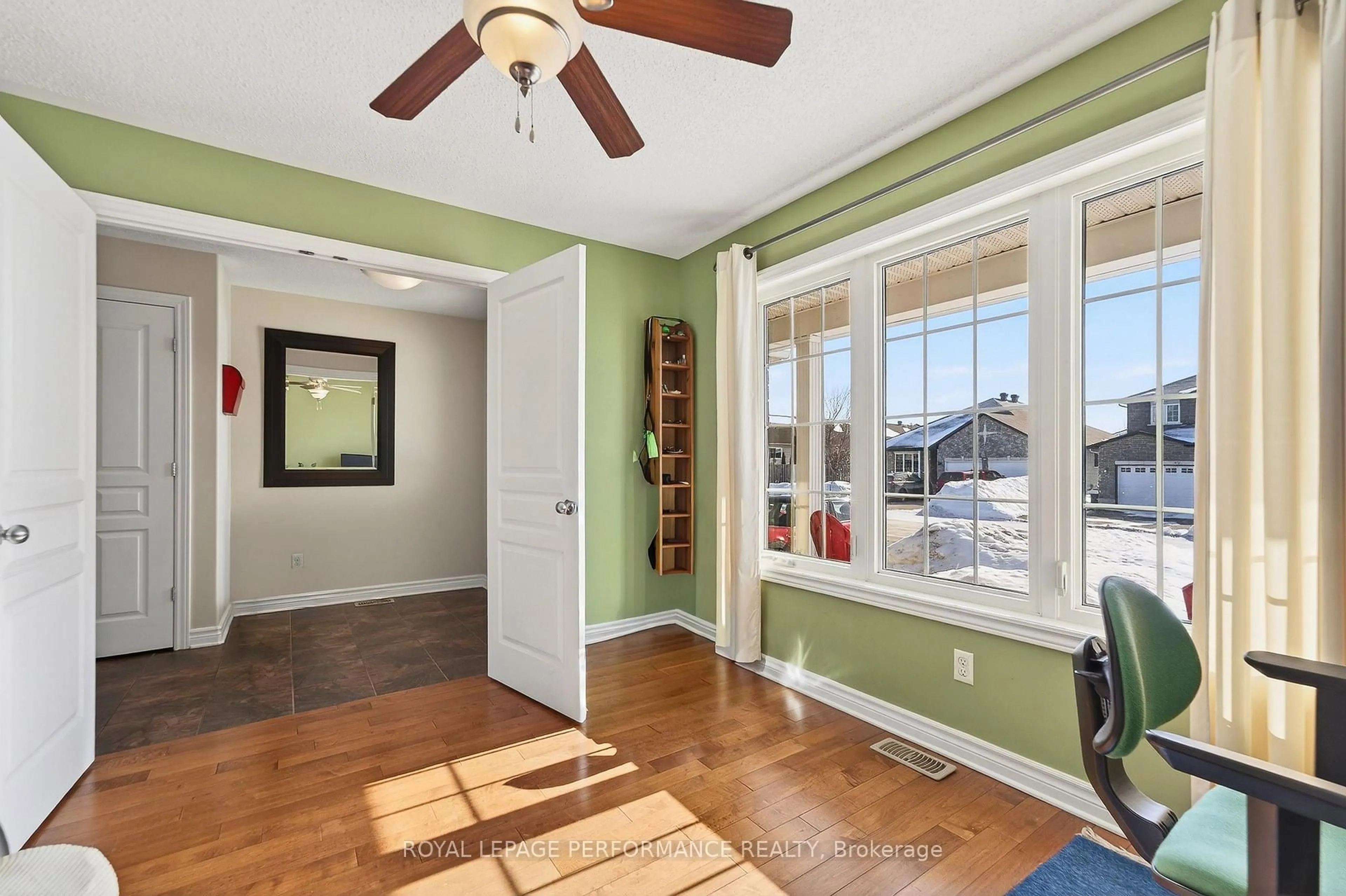 Indoor entryway for 639 Robert Hill St, Almonte Ontario K0A 1A0