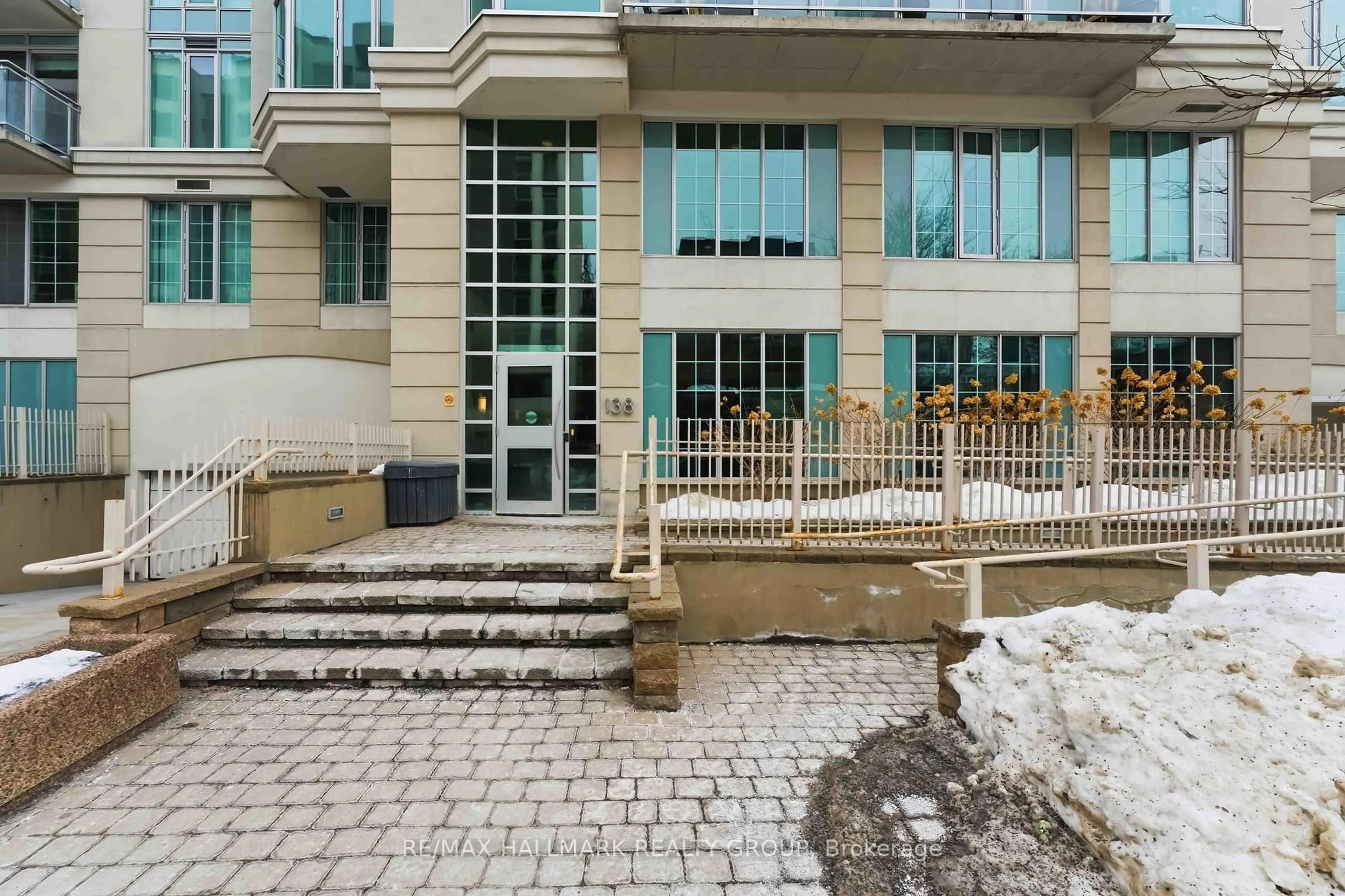 Patio, building for 138 SOMERSET St #1106, Ottawa Ontario K2P 0A3