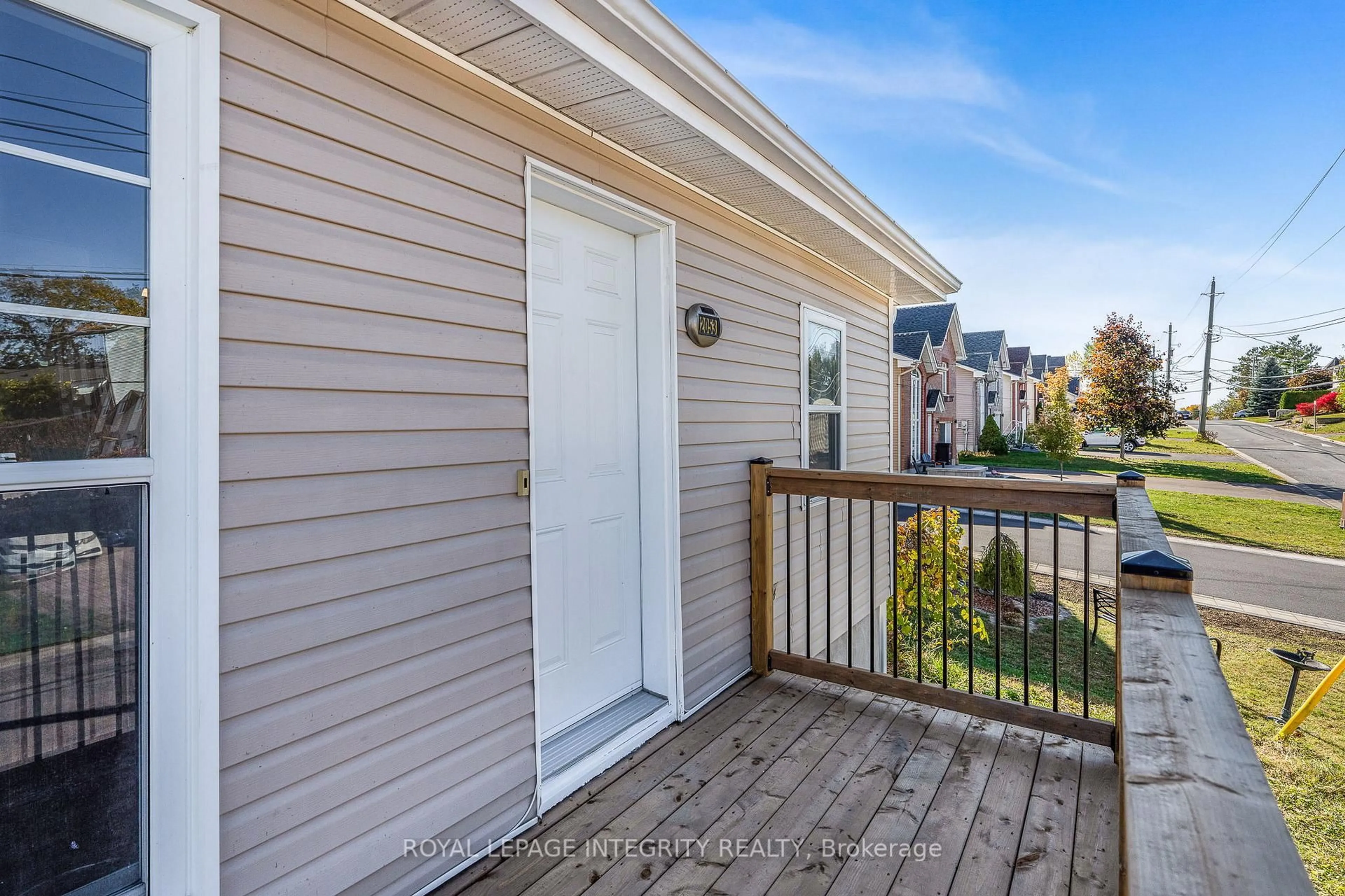 Home with vinyl exterior material, water/lake/river/ocean view for 2053 Catherine St, Clarence-Rockland Ontario K4K 1H6