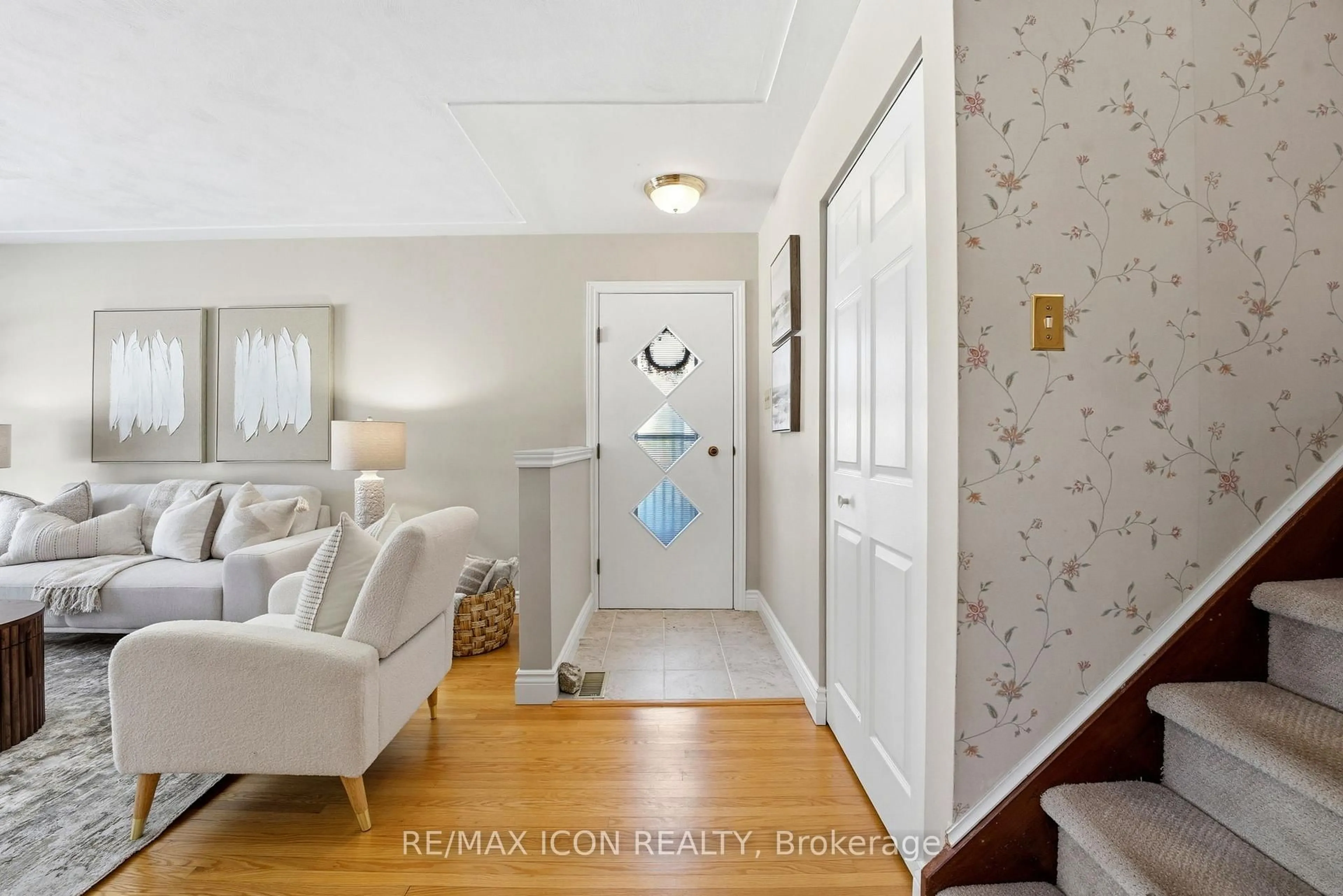 Indoor entryway for 54 Duncairn Ave, Kitchener Ontario N2M 4S4