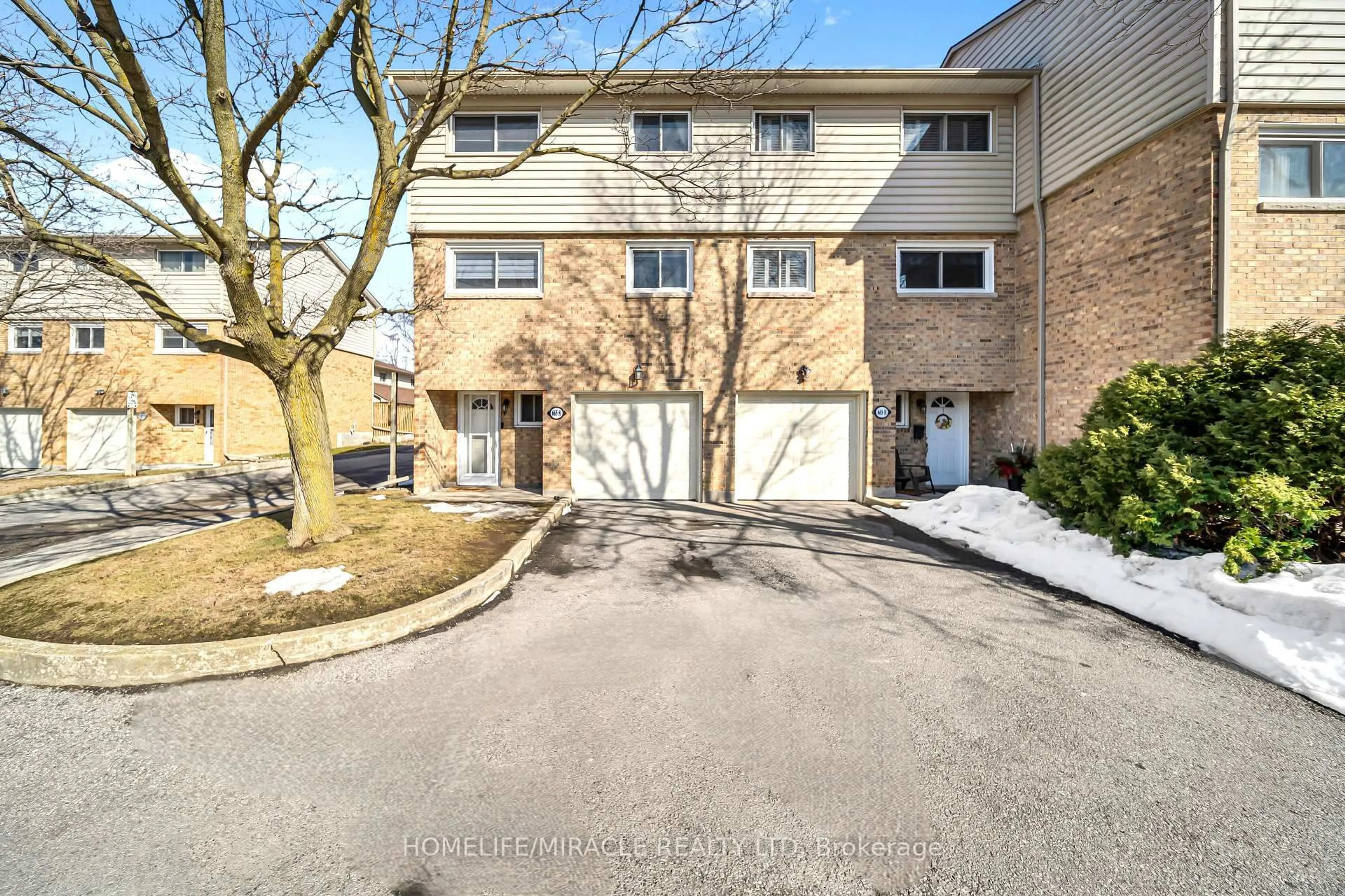 A pic from outside/outdoor area/front of a property/back of a property/a pic from drone, street for 665-A West St, Brantford Ontario N3R 6W9