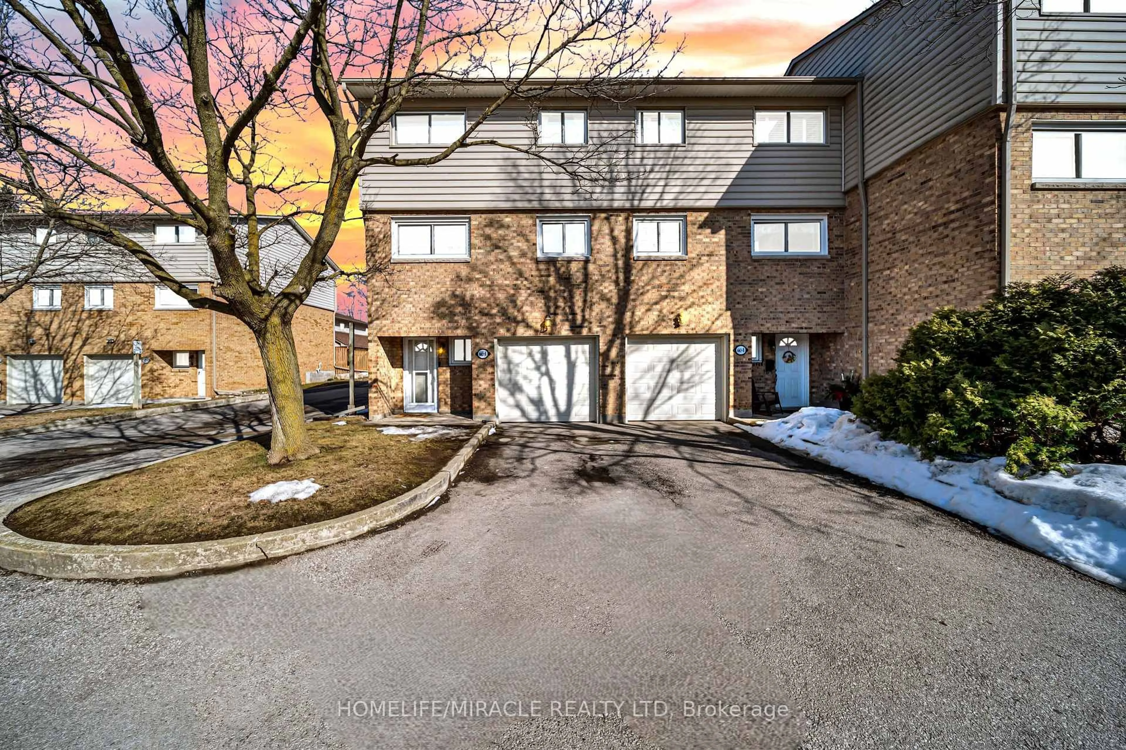 A pic from outside/outdoor area/front of a property/back of a property/a pic from drone, street for 665-A West St, Brantford Ontario N3R 6W9