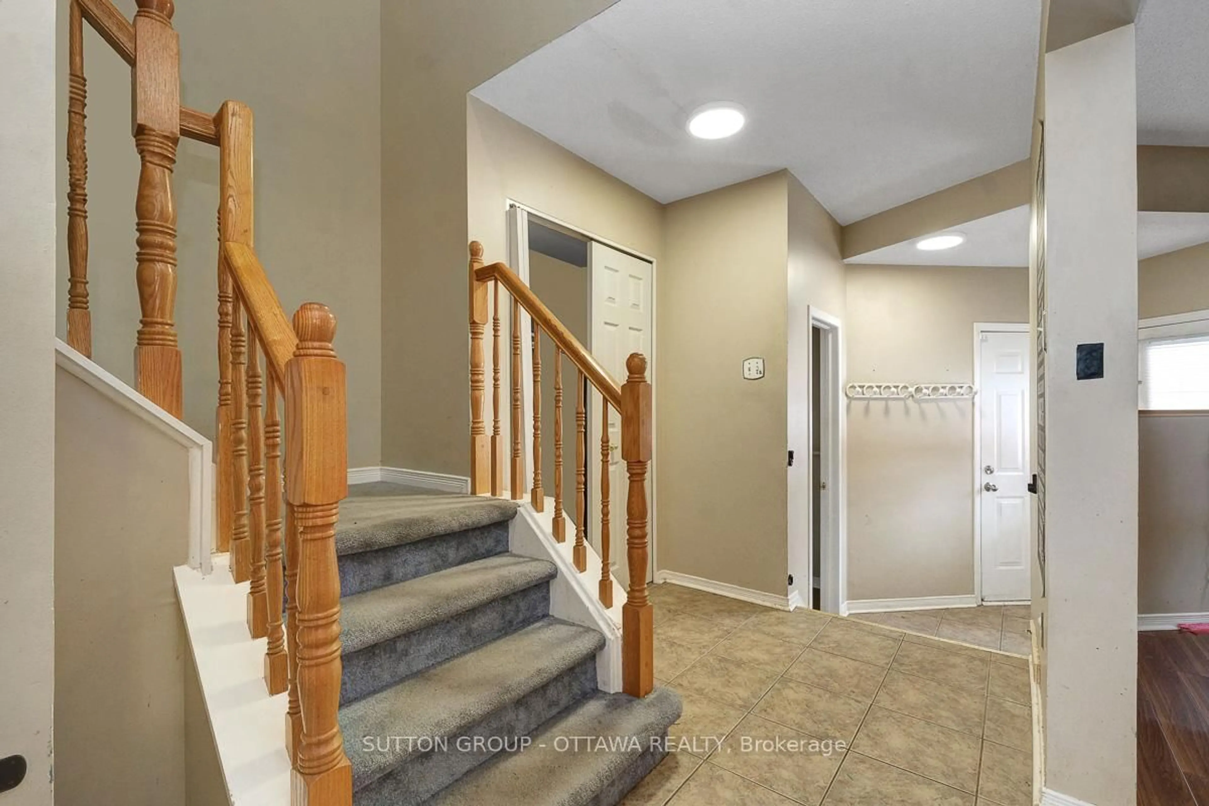 Unknown for 2002 Scully Way, Ottawa Ontario K4A 4L8