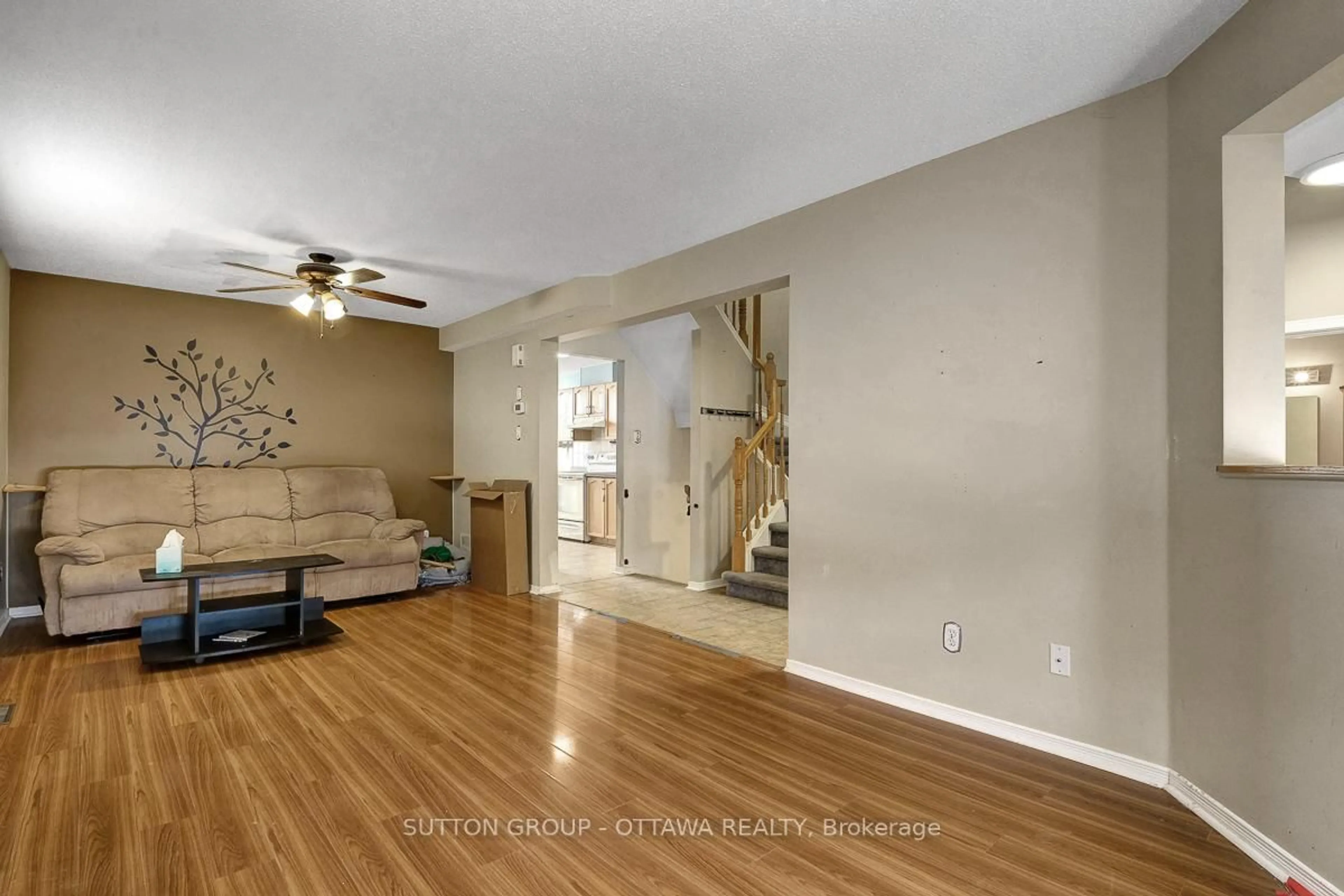 Living room with furniture, unknown for 2002 Scully Way, Ottawa Ontario K4A 4L8
