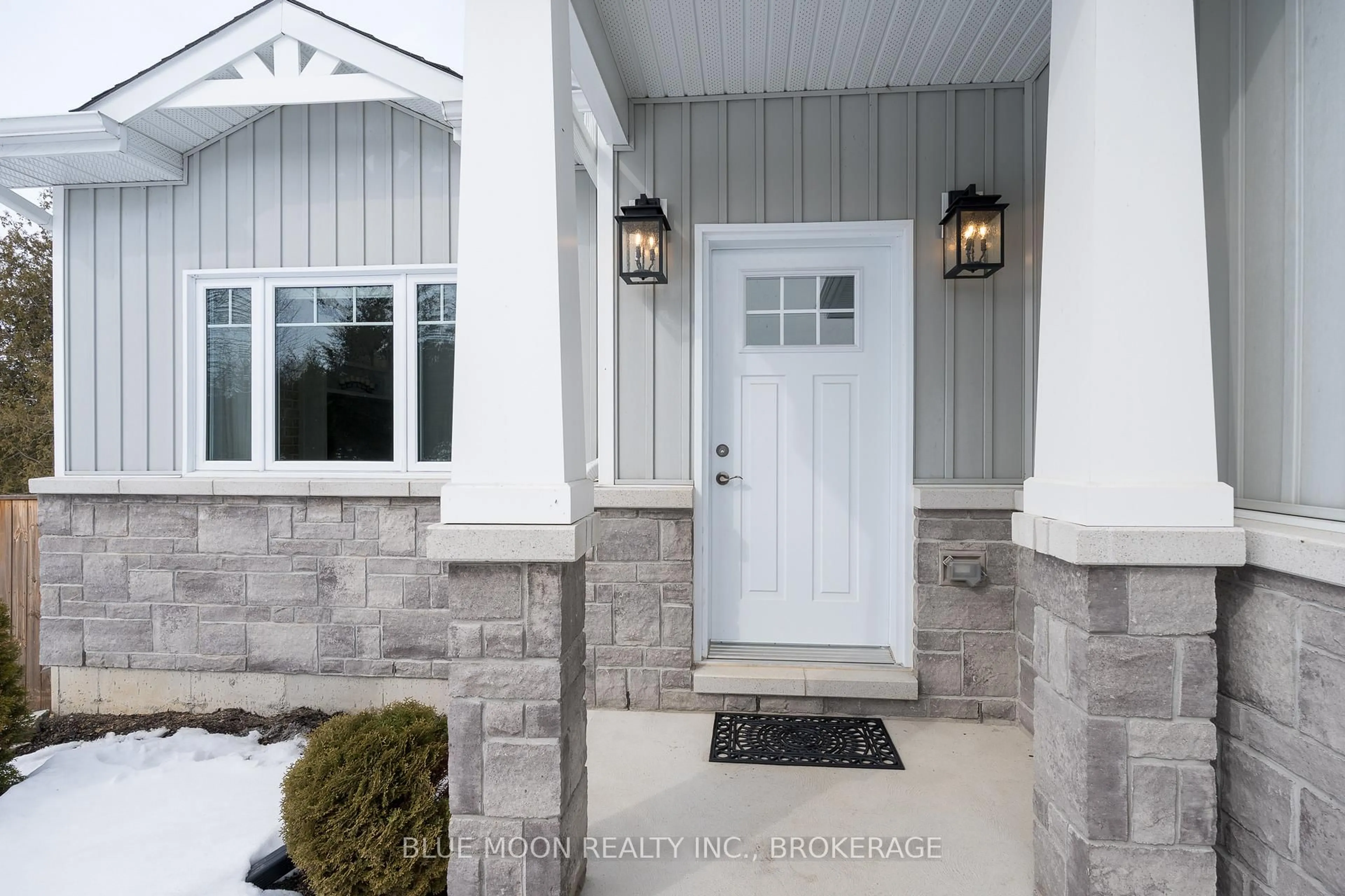 Indoor entryway for 36 Riverwood Cove, Yarker Ontario K0K 3N0