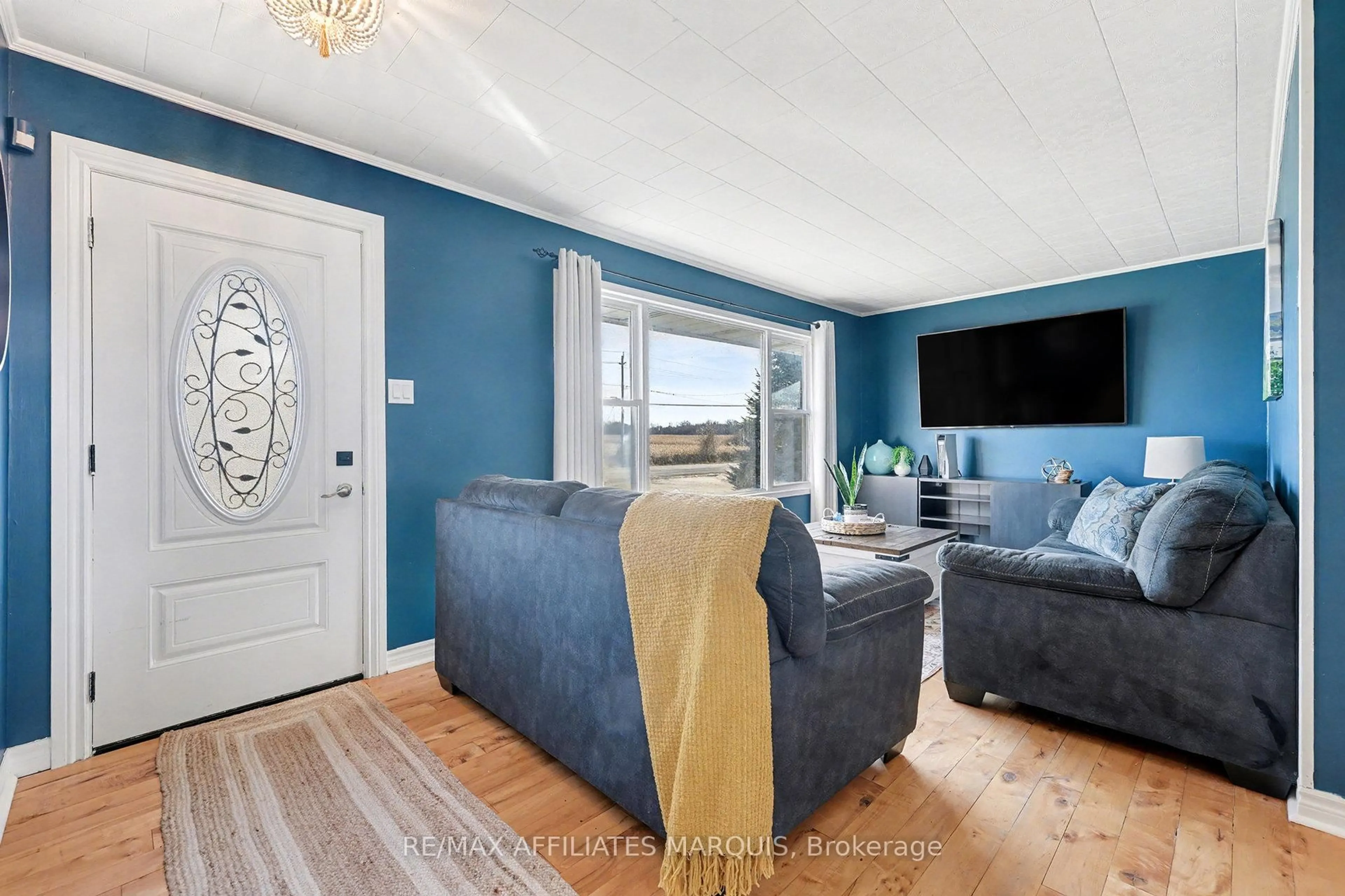 Living room with furniture, unknown for 2829 Highway 15 Highway, Rideau Lakes Ontario K0G 1V0