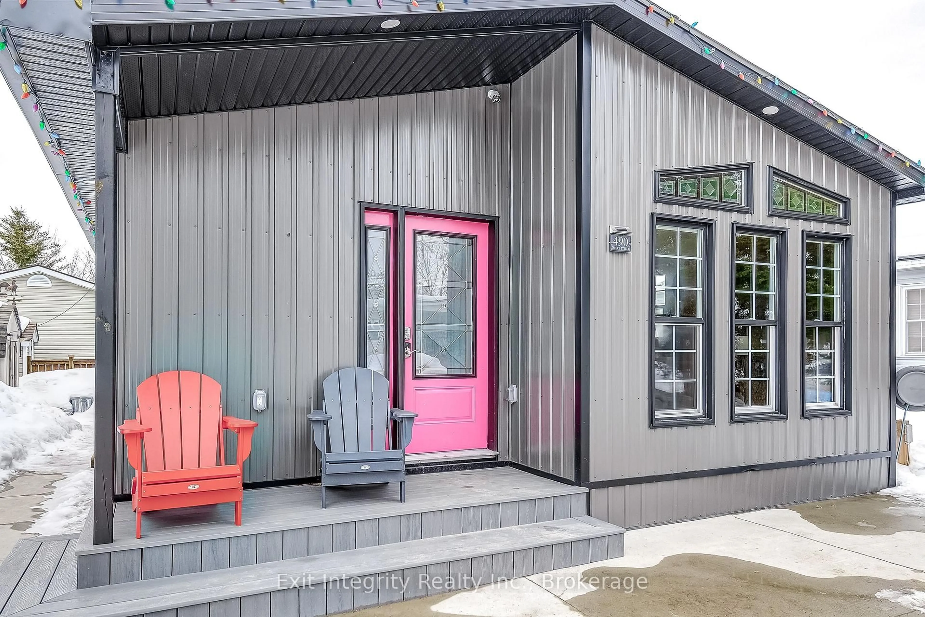 Home with vinyl exterior material, street for 490 Spruce St #Fergus, Centre Wellington Ontario N1M 2W5