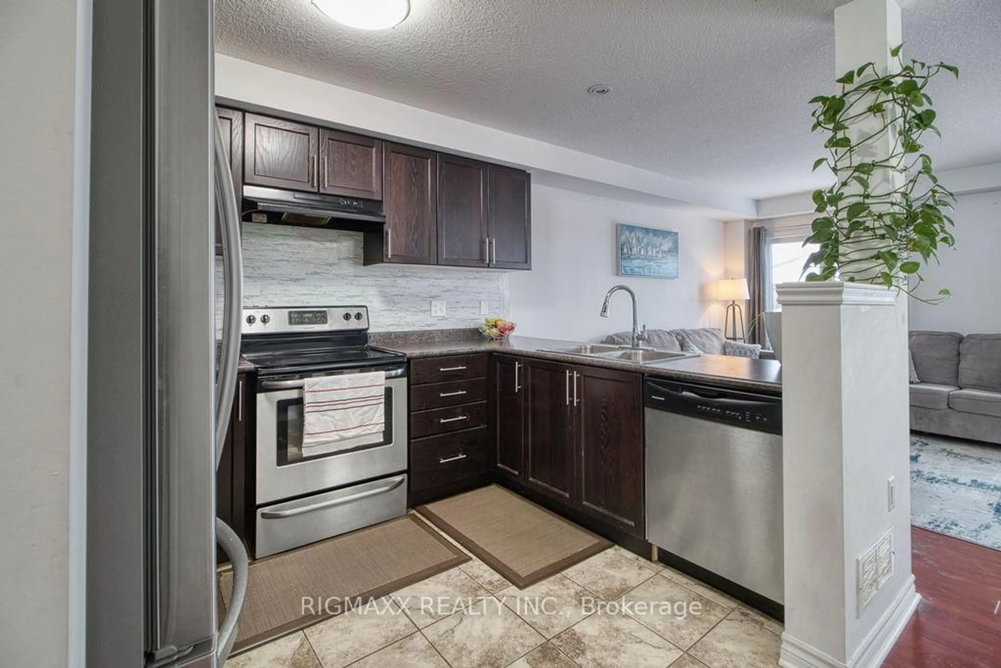 Standard kitchen, unknown for 57 Renfrew St, Kitchener Ontario N2R 0G5