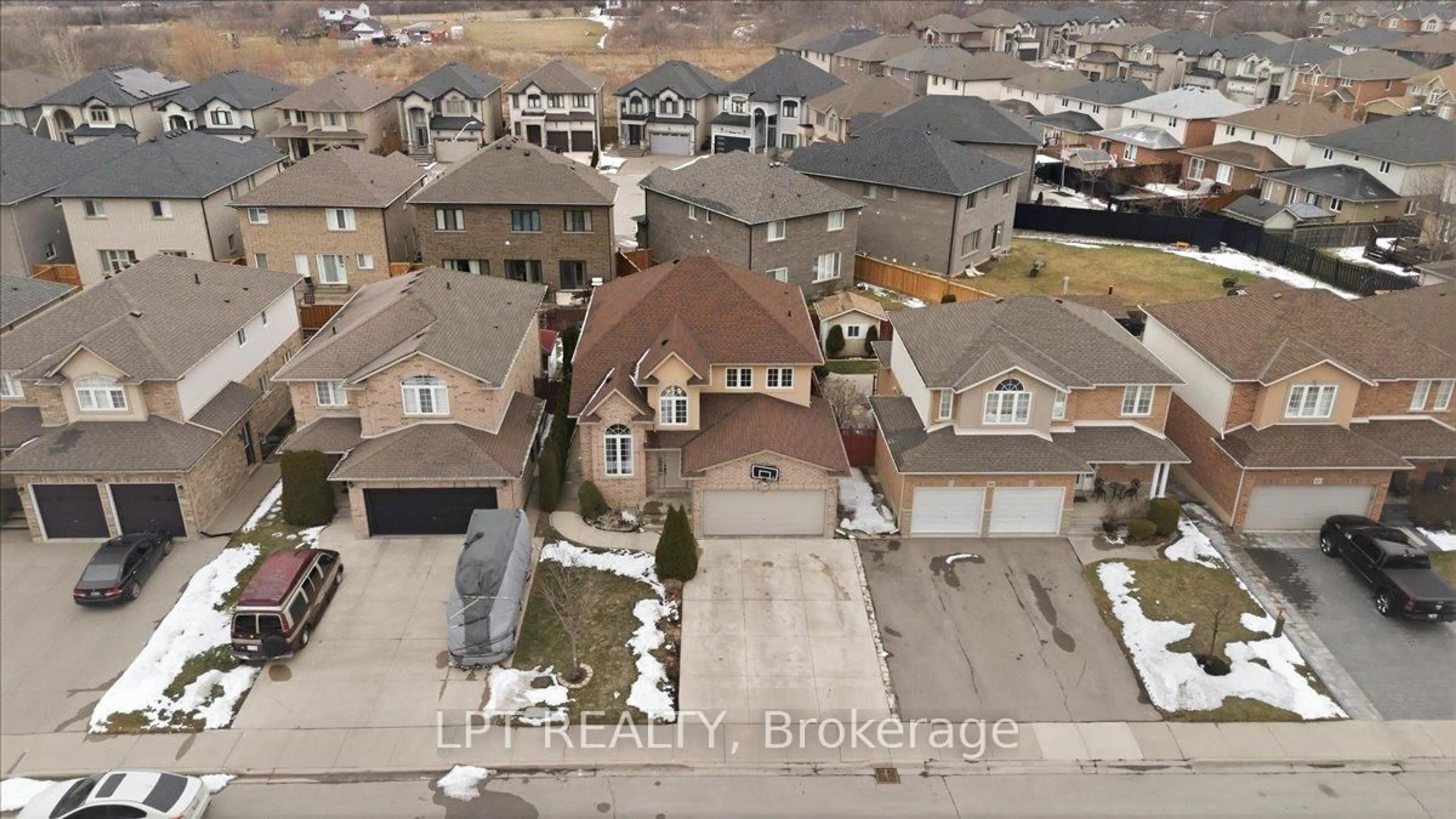 A pic from outside/outdoor area/front of a property/back of a property/a pic from drone, street for 48 Nashville Circ, Hamilton Ontario L8G 5H2