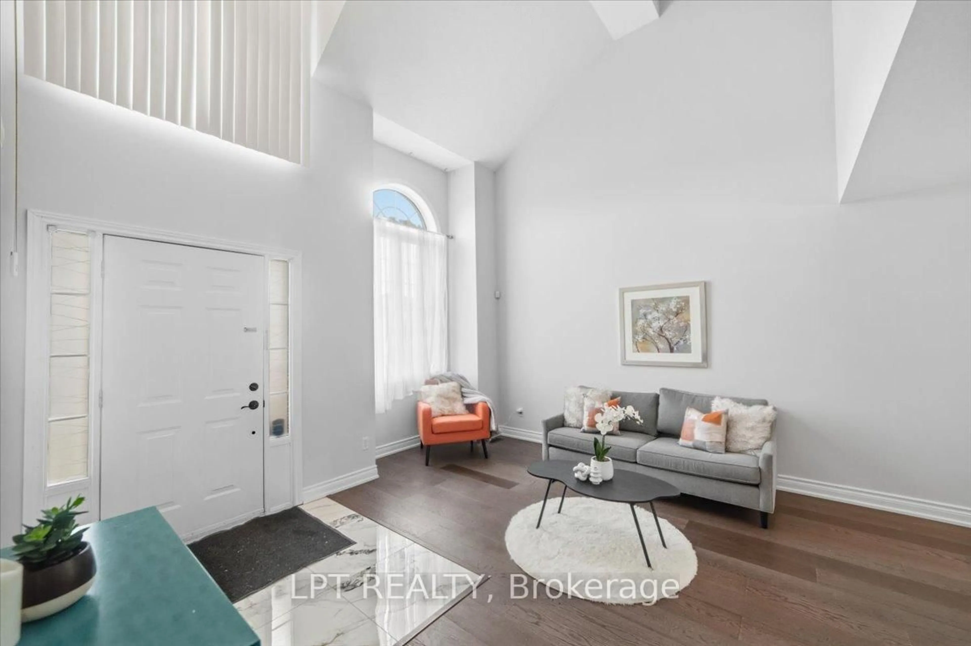 Indoor entryway for 48 Nashville Circ, Hamilton Ontario L8G 5H2