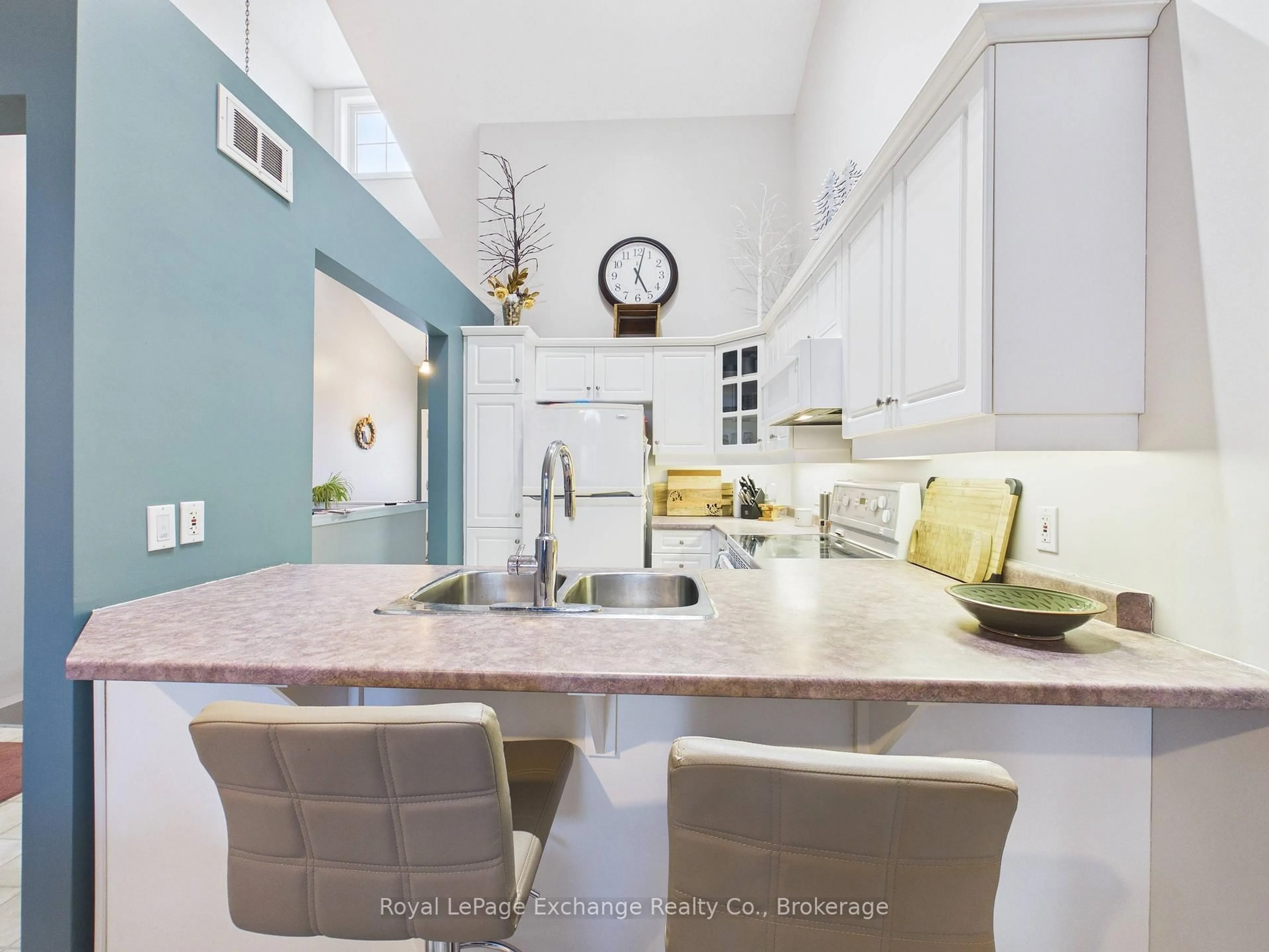 Open concept kitchen, ceramic/tile floor for 855 Princes St #13, Kincardine Ontario N2Z 1Z2