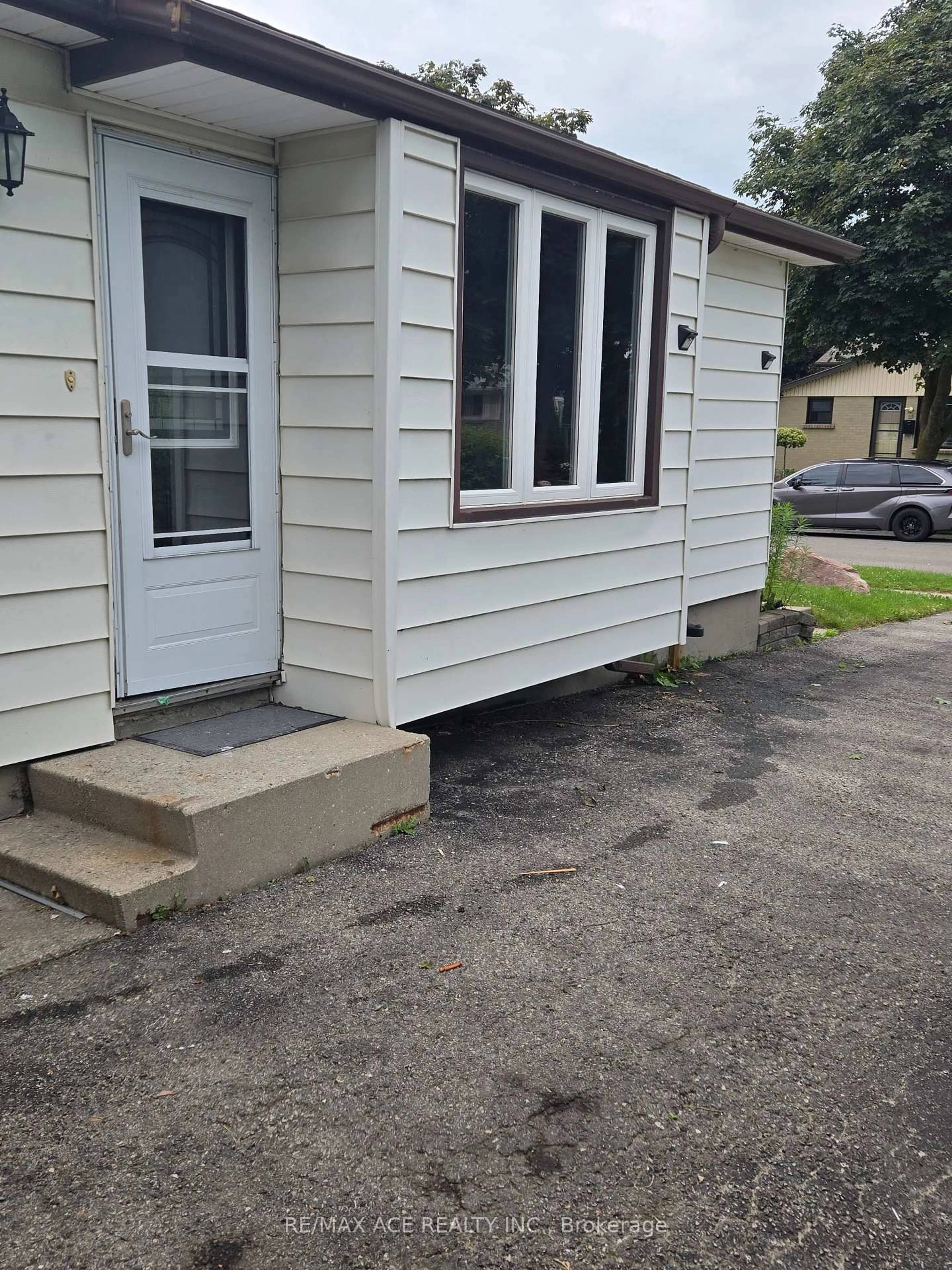 Unknown for 28 Bridlington Rd, London South Ontario N6E 1X4