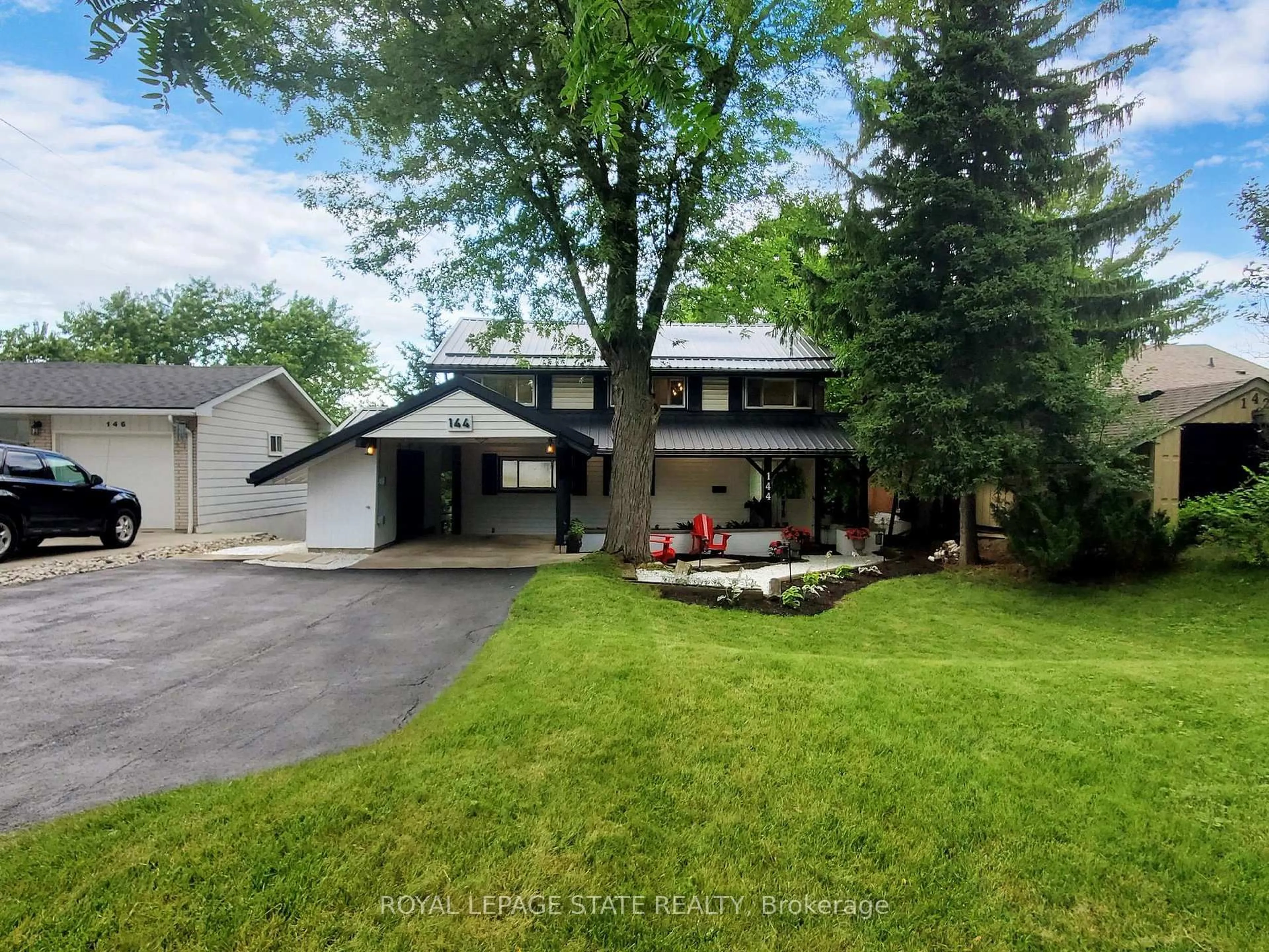 A pic from outside/outdoor area/front of a property/back of a property/a pic from drone, street for 144 Old Ancaster Rd, Hamilton Ontario L9H 3R4
