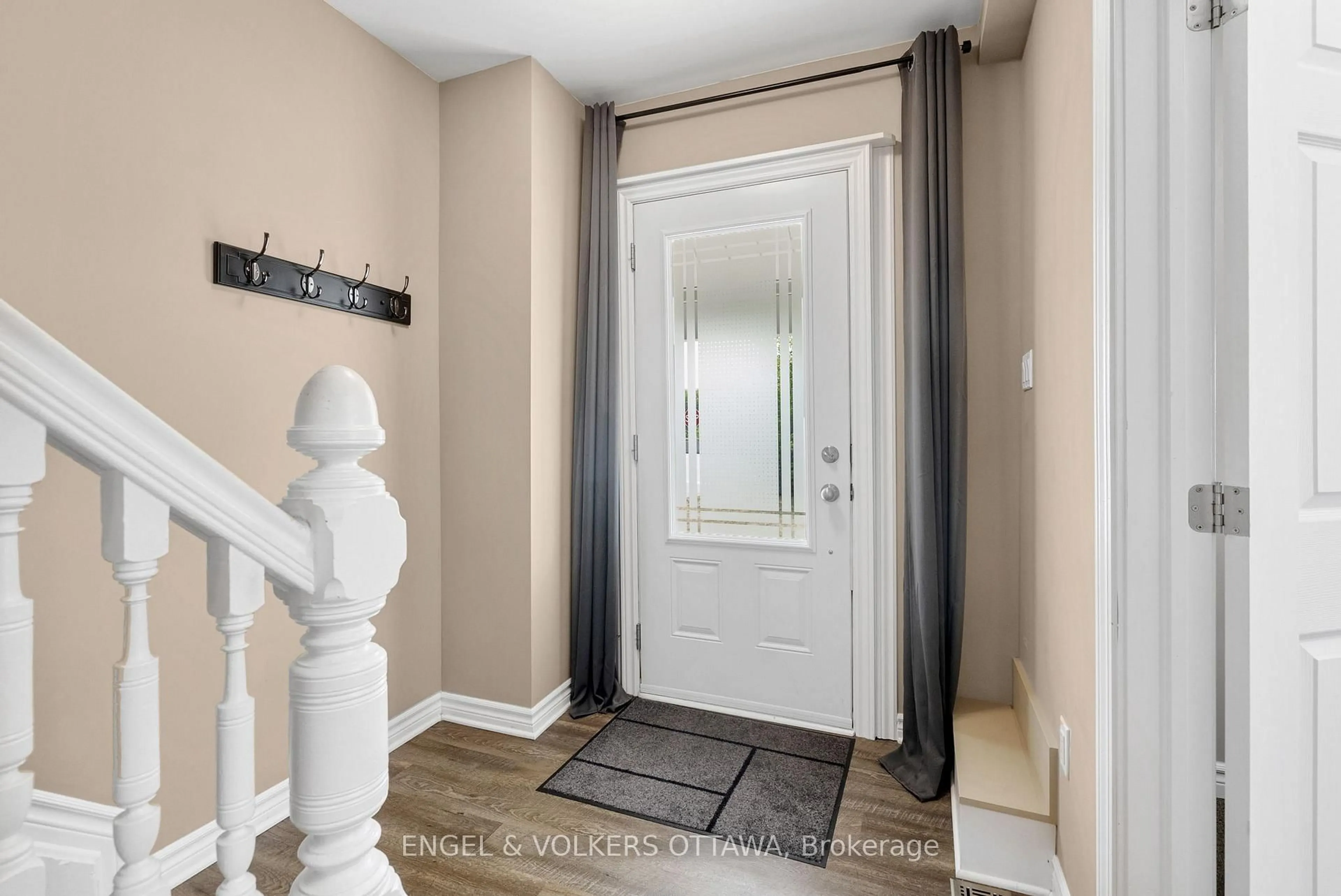Indoor entryway for 3698 Carp Rd, Carp Ontario K0A 1L0