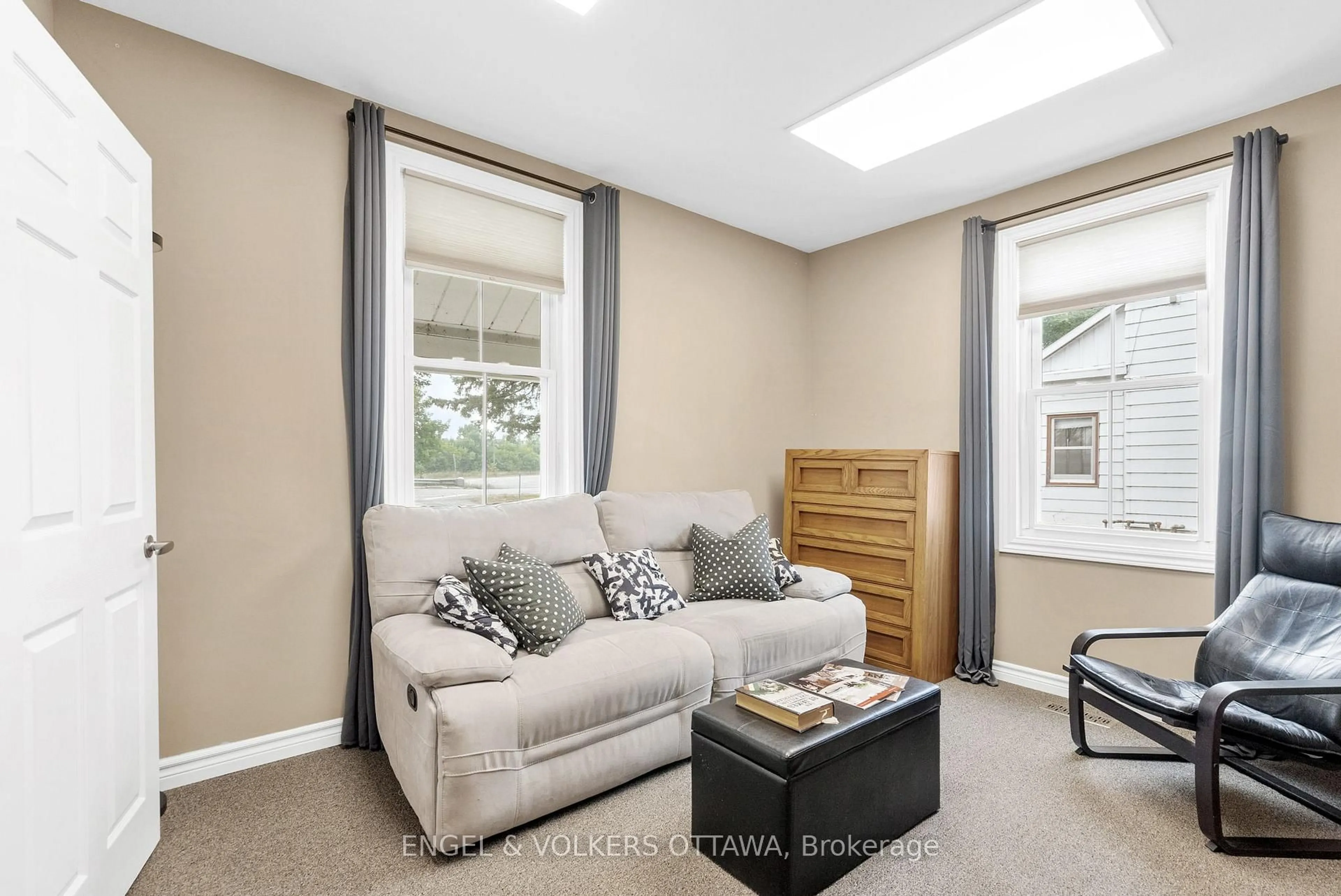 Living room with furniture, unknown for 3698 Carp Rd, Carp Ontario K0A 1L0