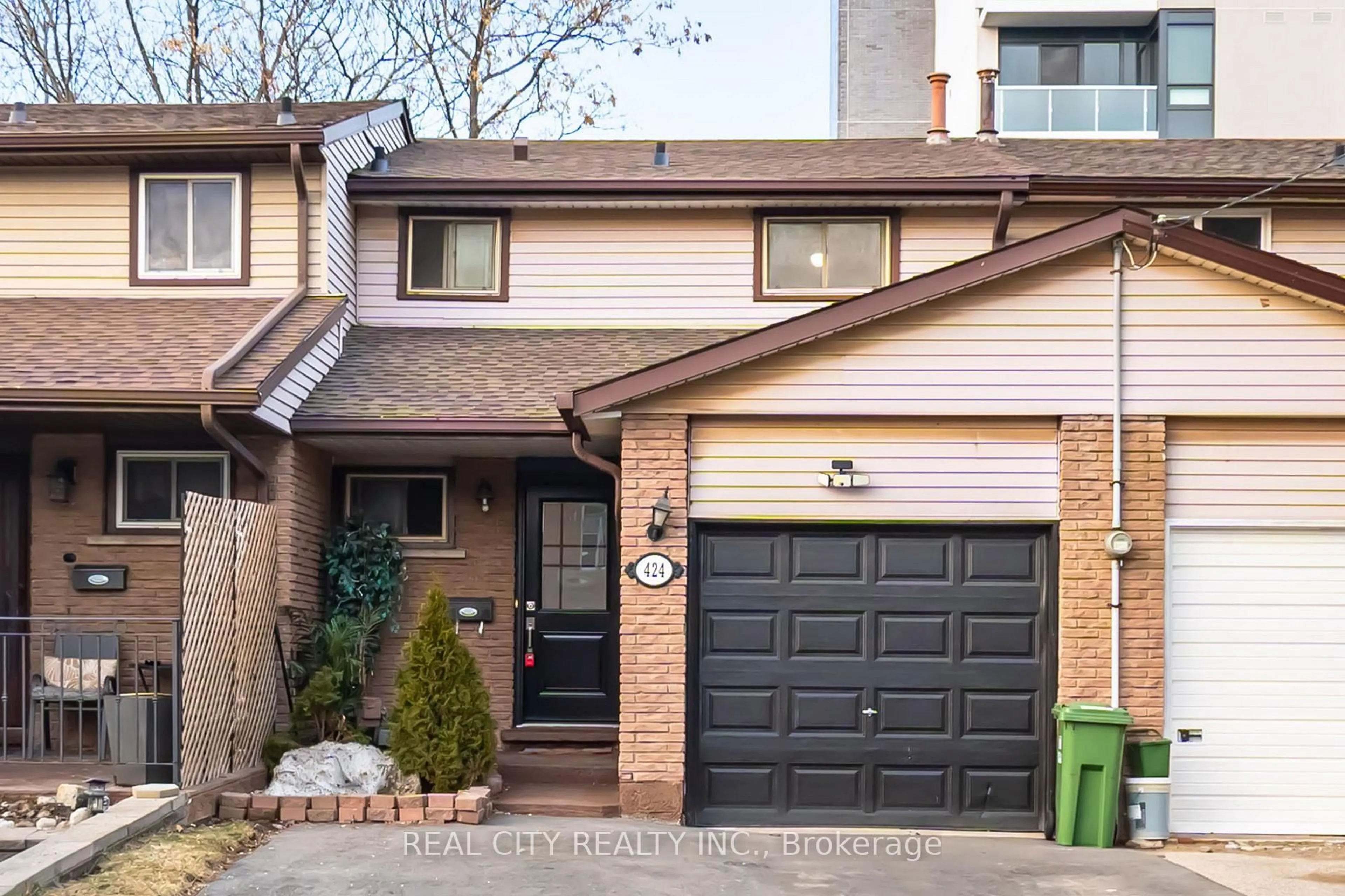 Home with brick exterior material, street for 424 Jackson St, Hamilton Ontario L8P 1N4