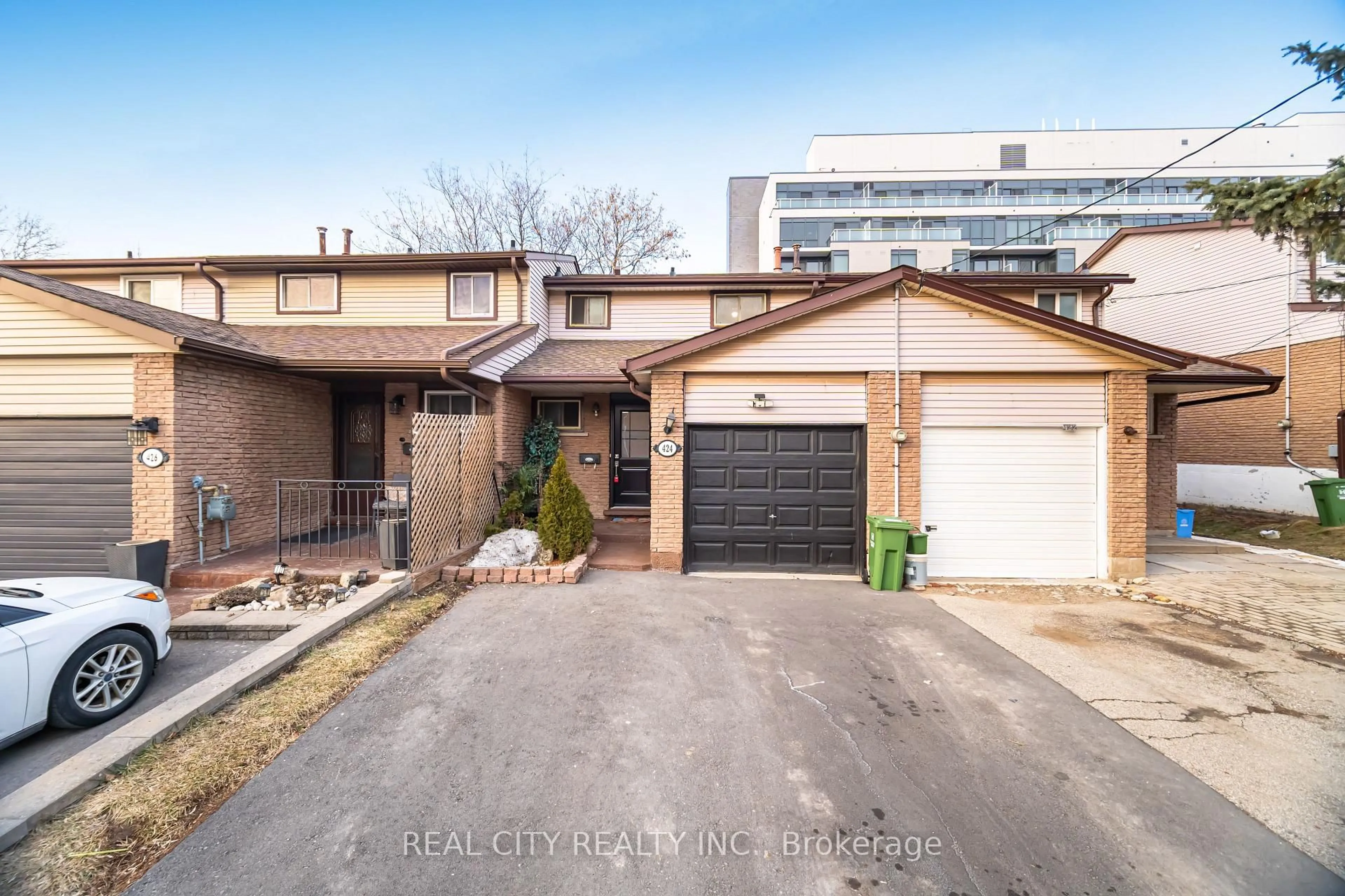 Home with brick exterior material, street for 424 Jackson St, Hamilton Ontario L8P 1N4