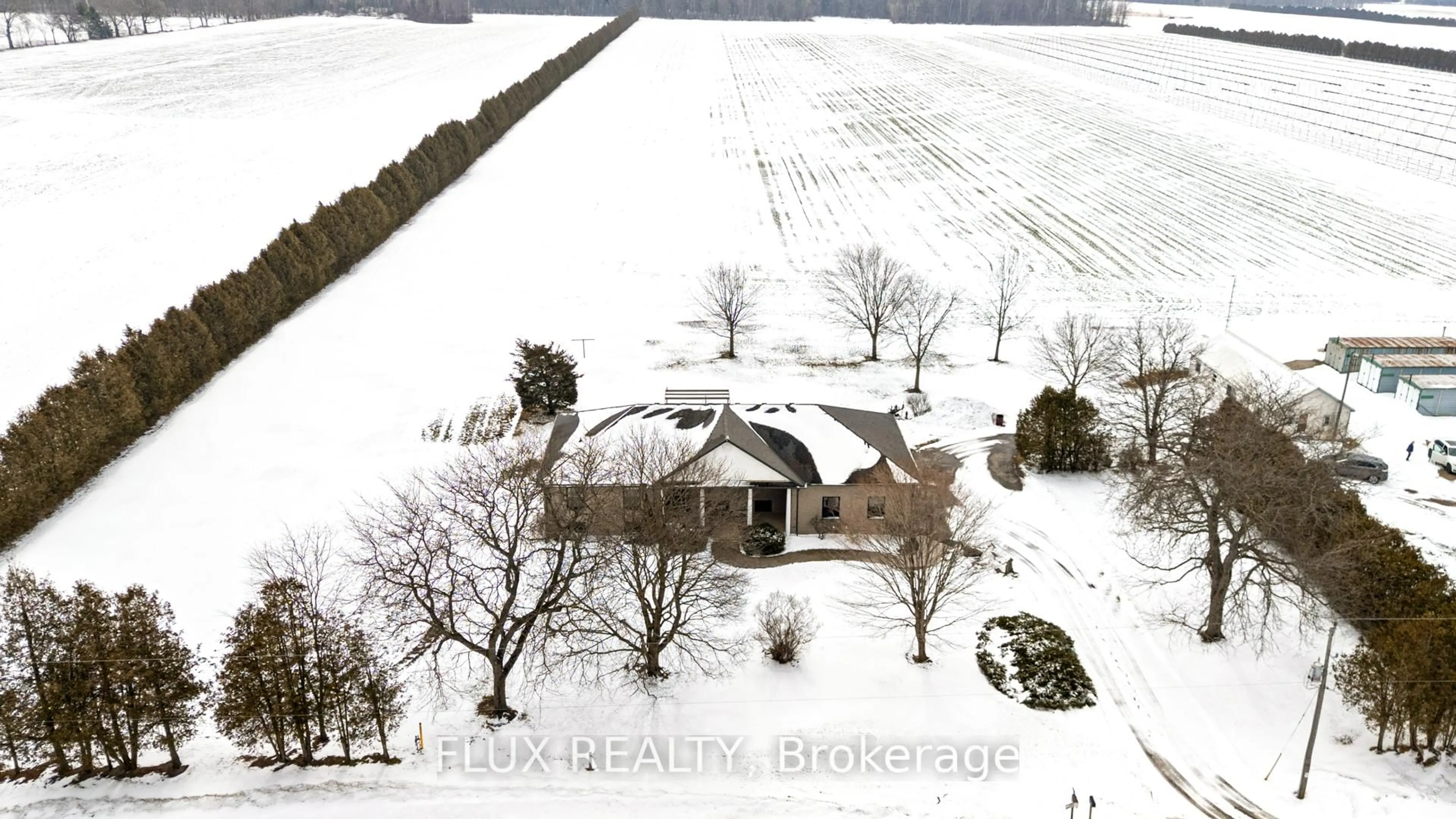 A pic from outside/outdoor area/front of a property/back of a property/a pic from drone, building for 145292 Potters Rd, Norwich Ontario N0J 1E0