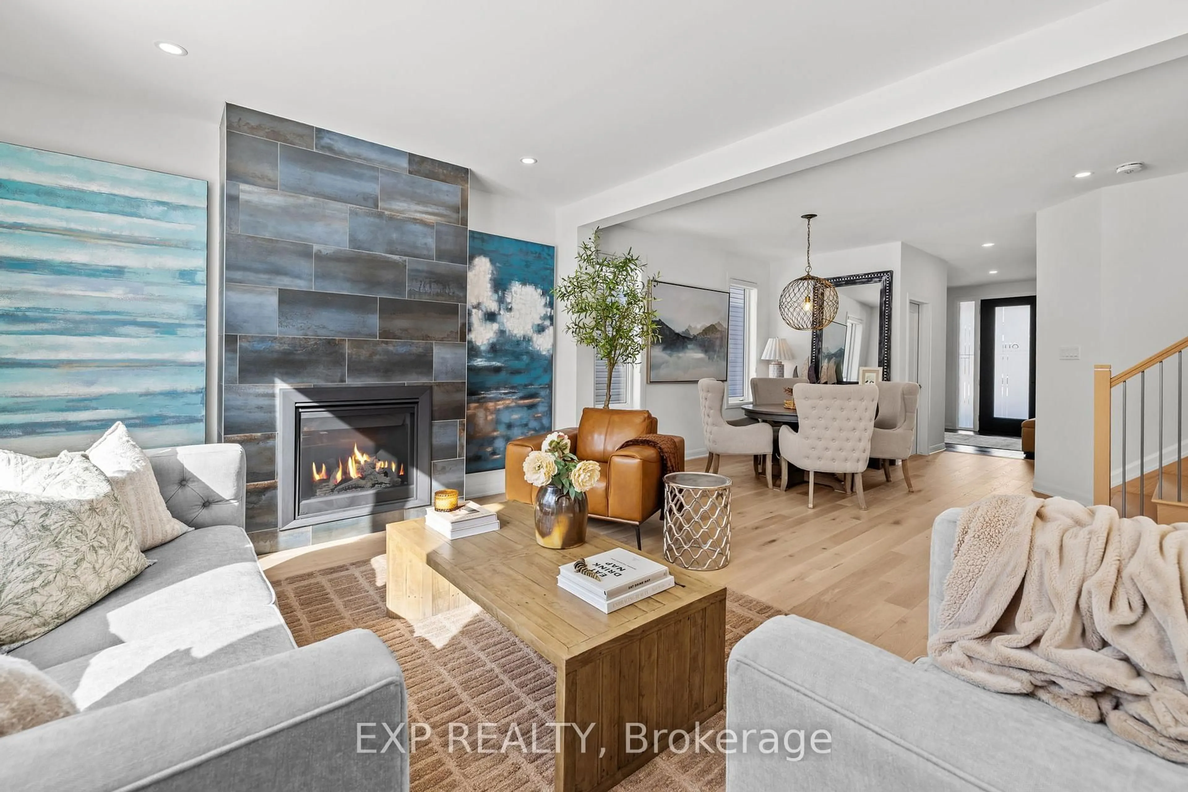 Living room with furniture, unknown for 611 Ribbon St, Manotick Ontario K4M 0M8