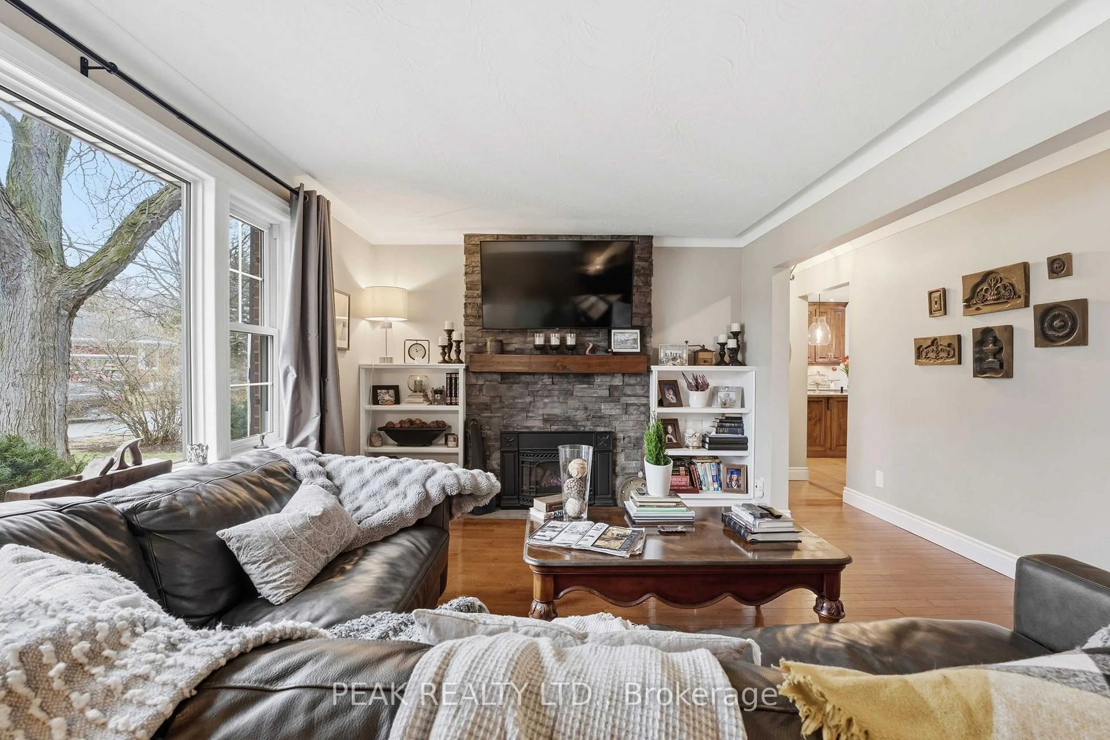 Living room with furniture, unknown for 86 Elm St, Brantford Ontario N3R 4V2