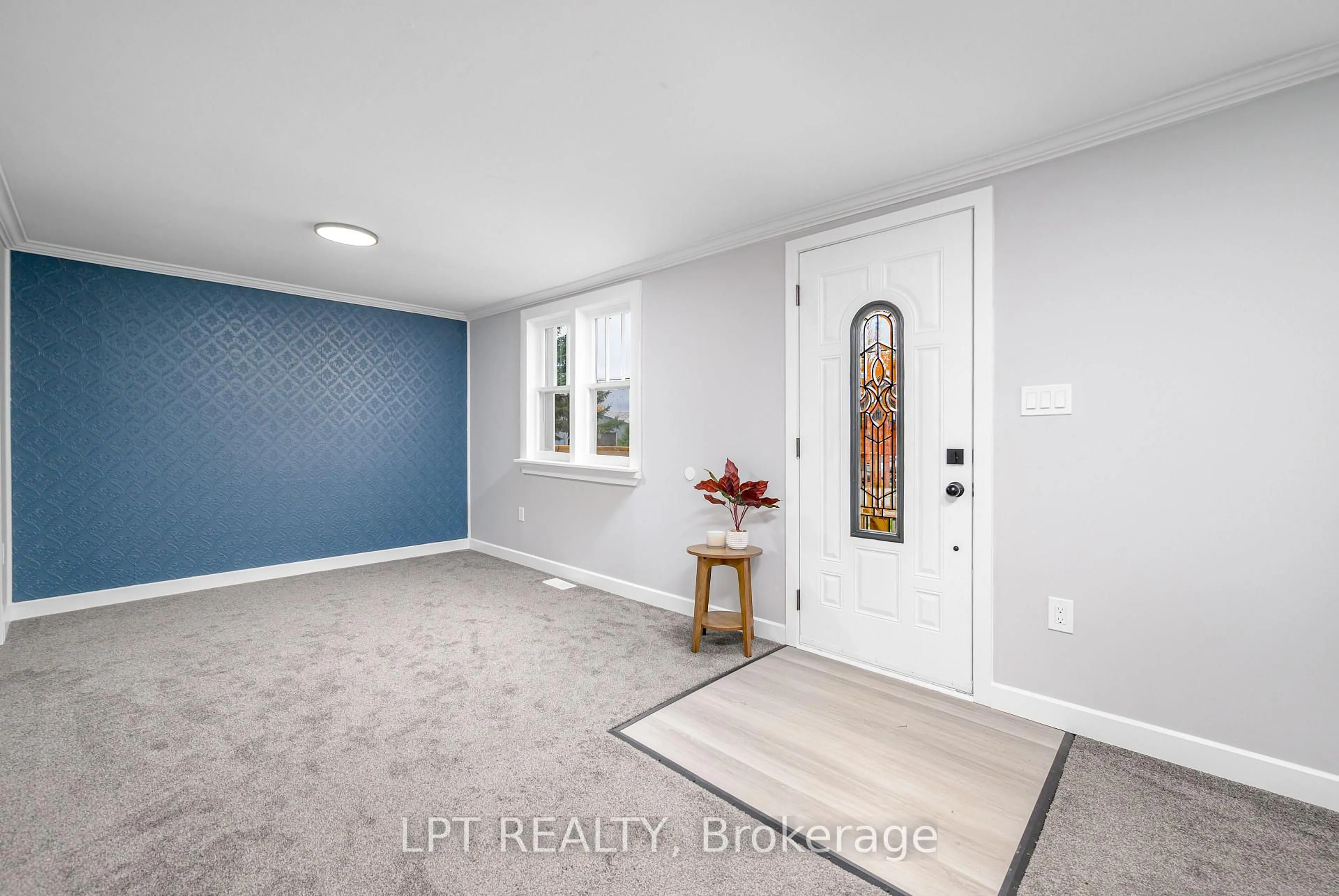 Indoor entryway for 46 Young St, Maynooth Ontario K0L 2S0