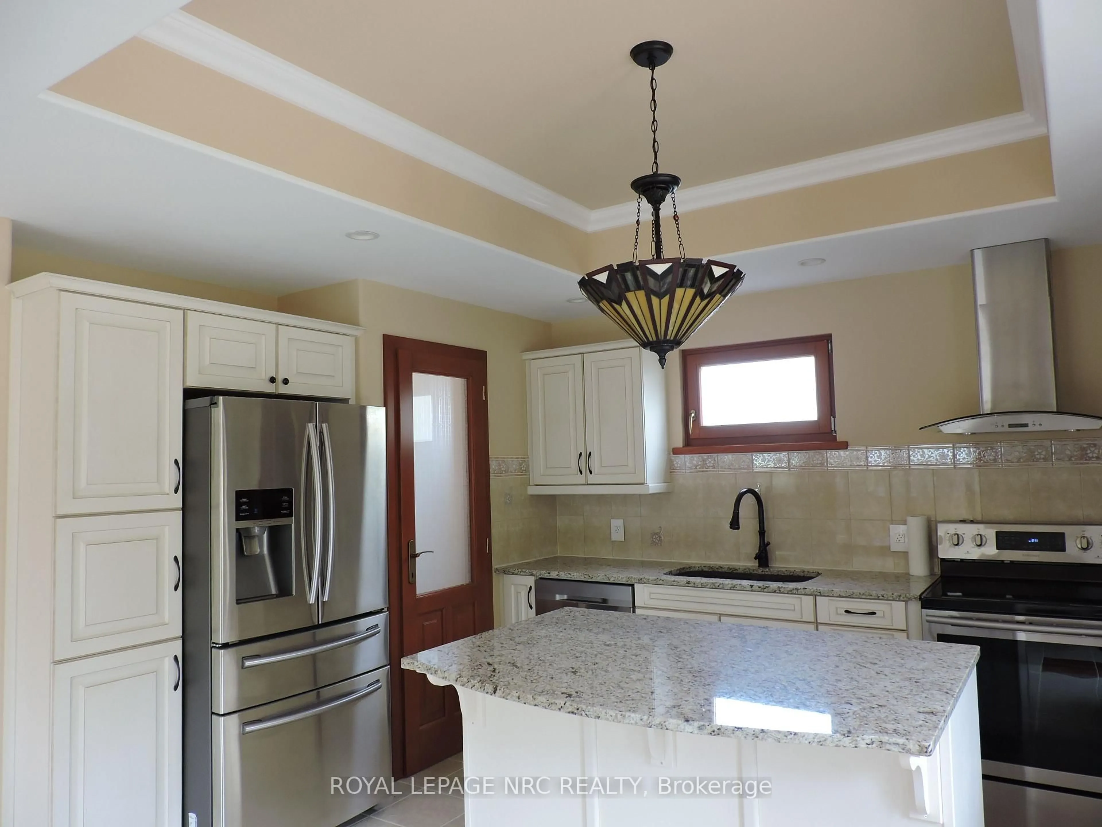 Open concept kitchen, ceramic/tile floor for 340 Oxford Ave, Fort Erie Ontario L0S 1B0