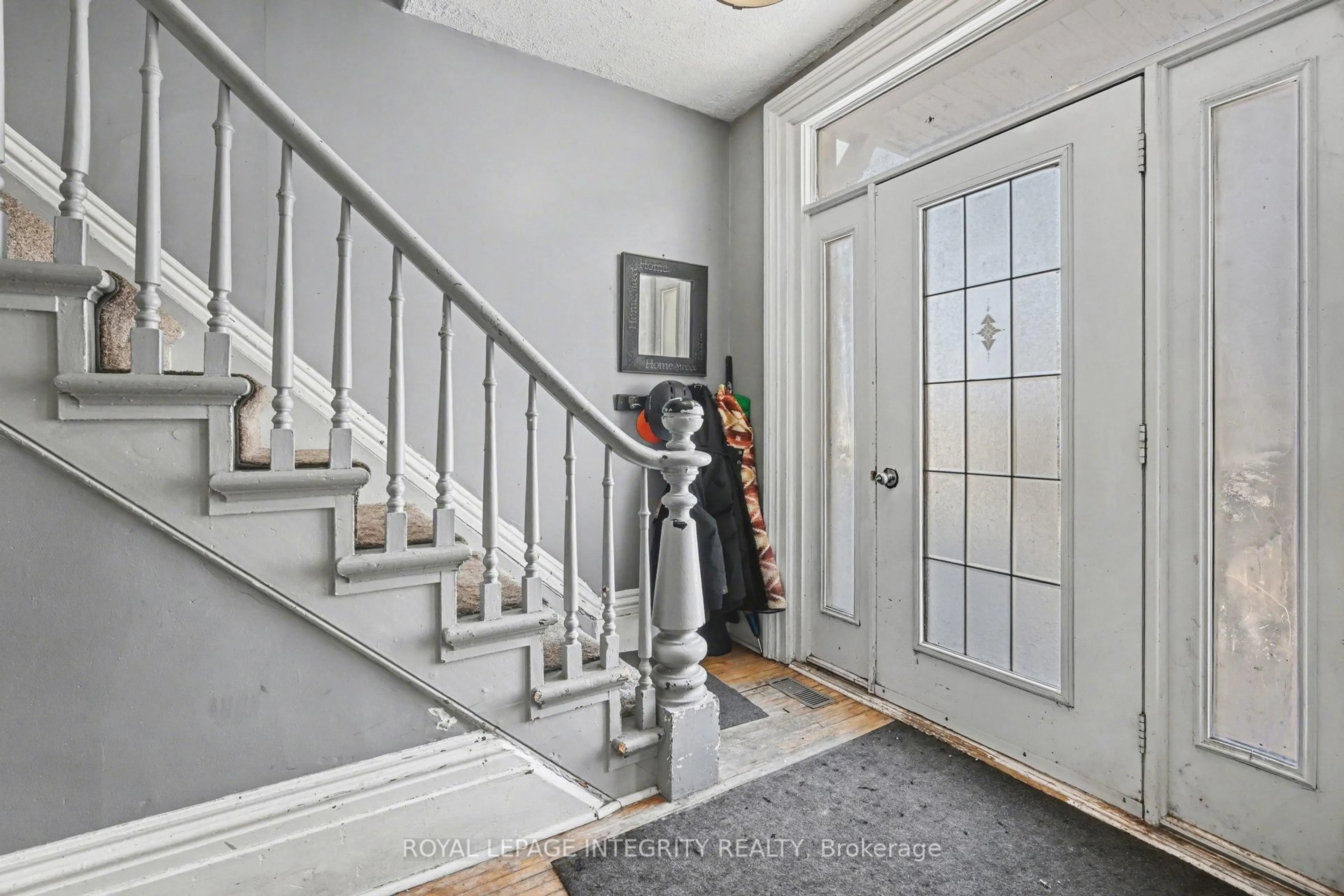 Indoor entryway for 15 Daniel St, Arnprior Ontario K7S 2K4