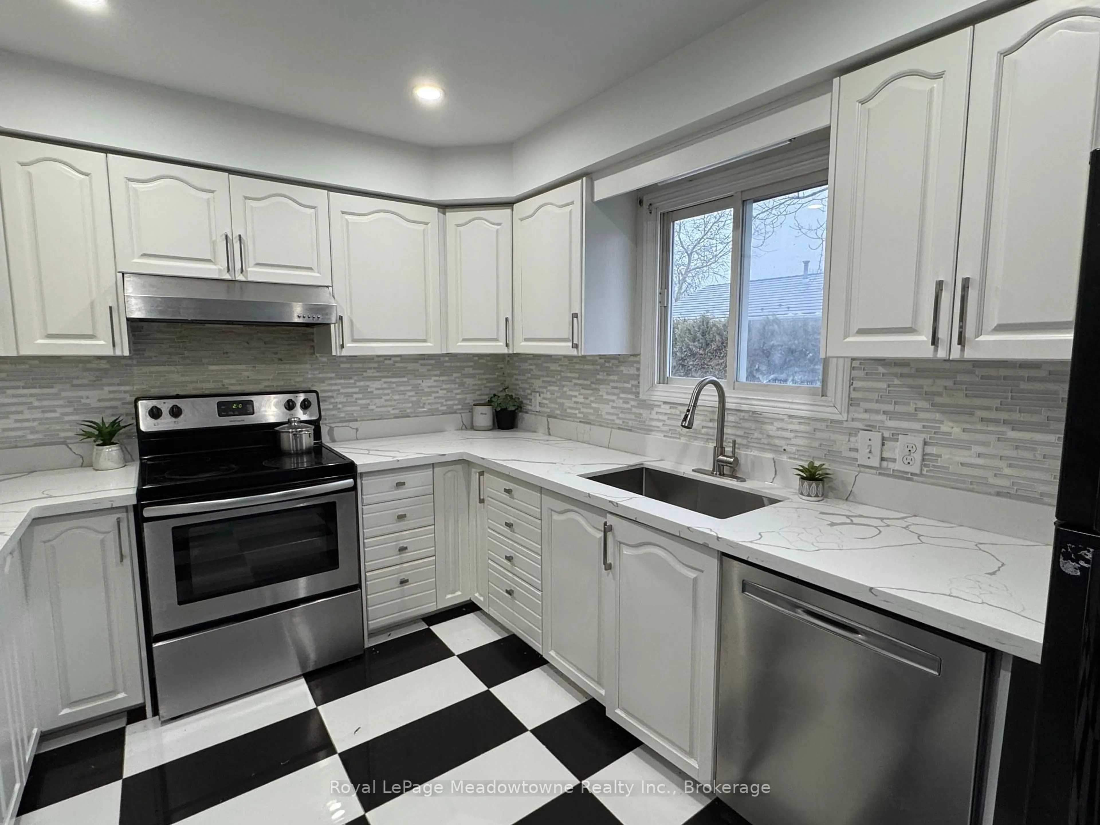 Unknown for 13 THOMPSON Dr, Norfolk Ontario N0A 1N4