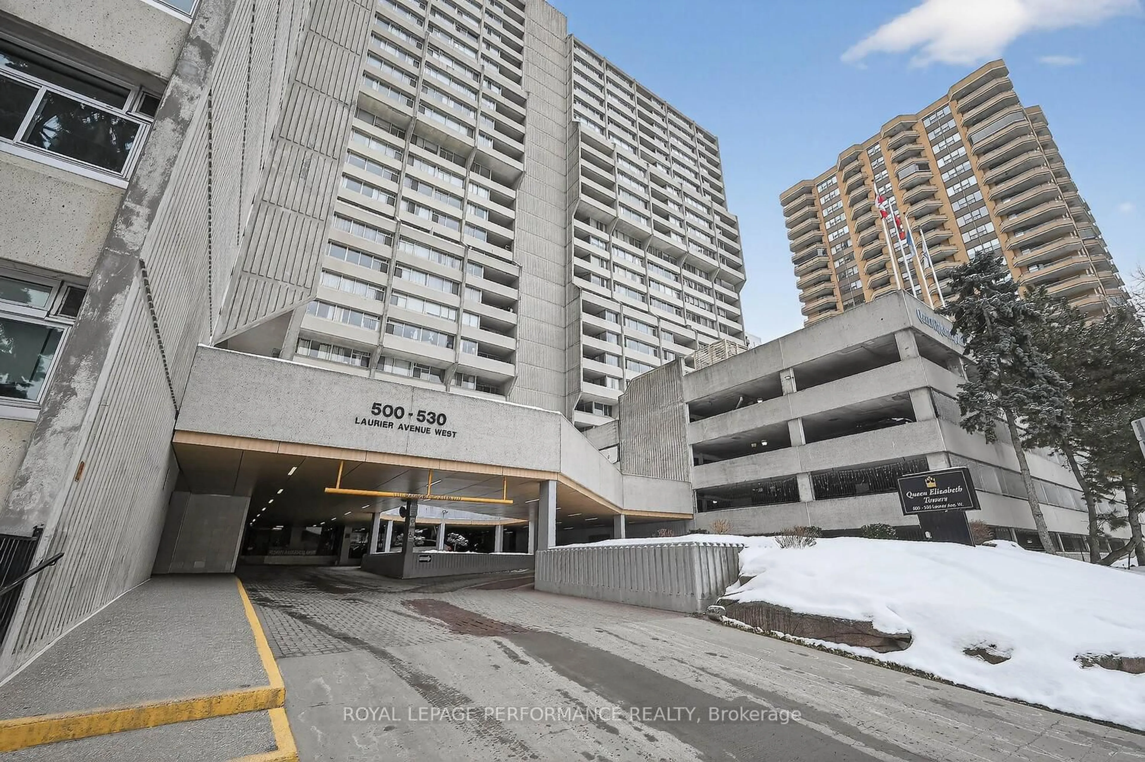 Indoor foyer for 530 Laurier Ave #2502, Ottawa Ontario K1R 7T1