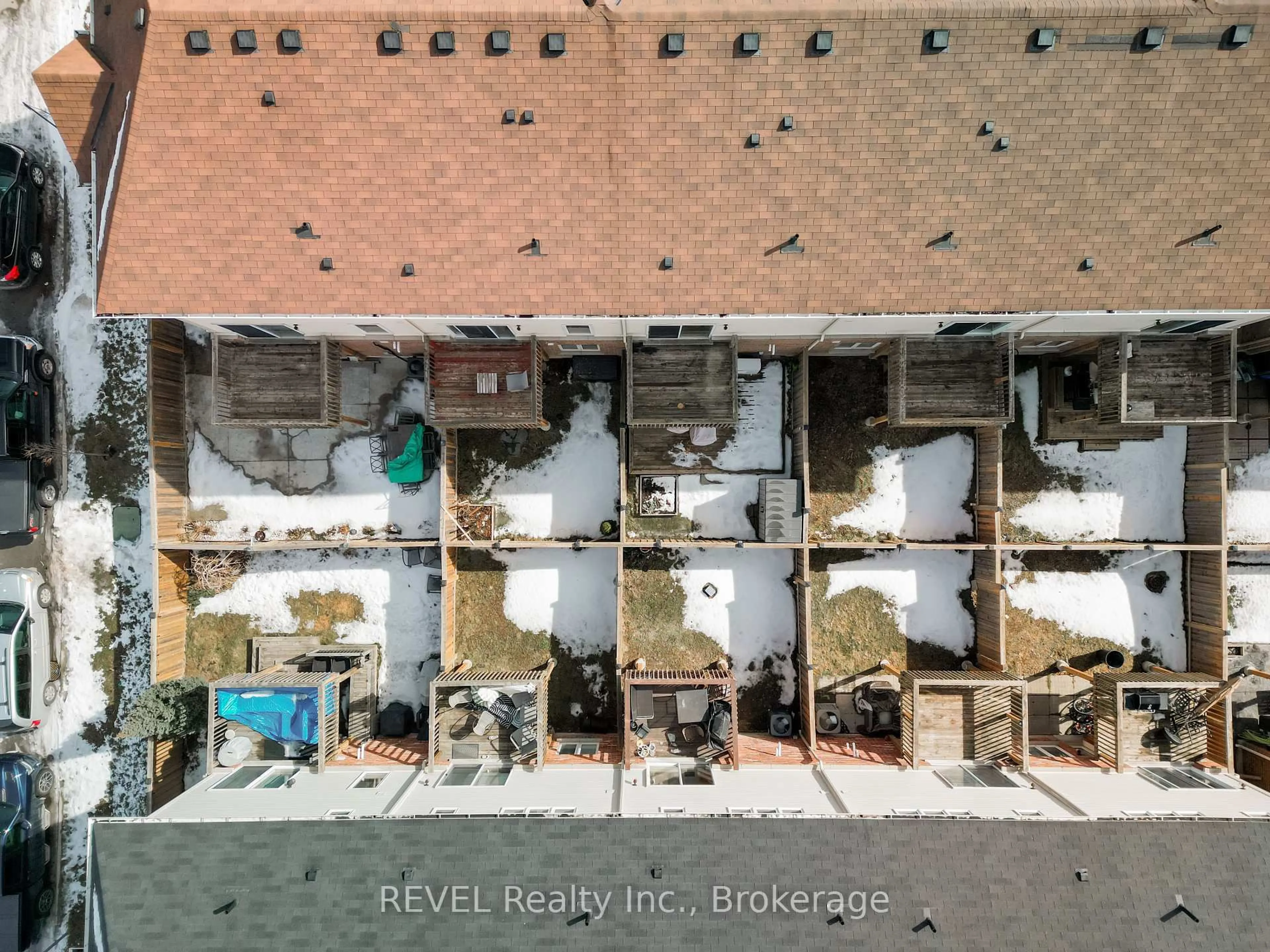 A pic from outside/outdoor area/front of a property/back of a property/a pic from drone, city buildings view from balcony for 7 DORCHESTER Terr, Hamilton Ontario L8J 0G4