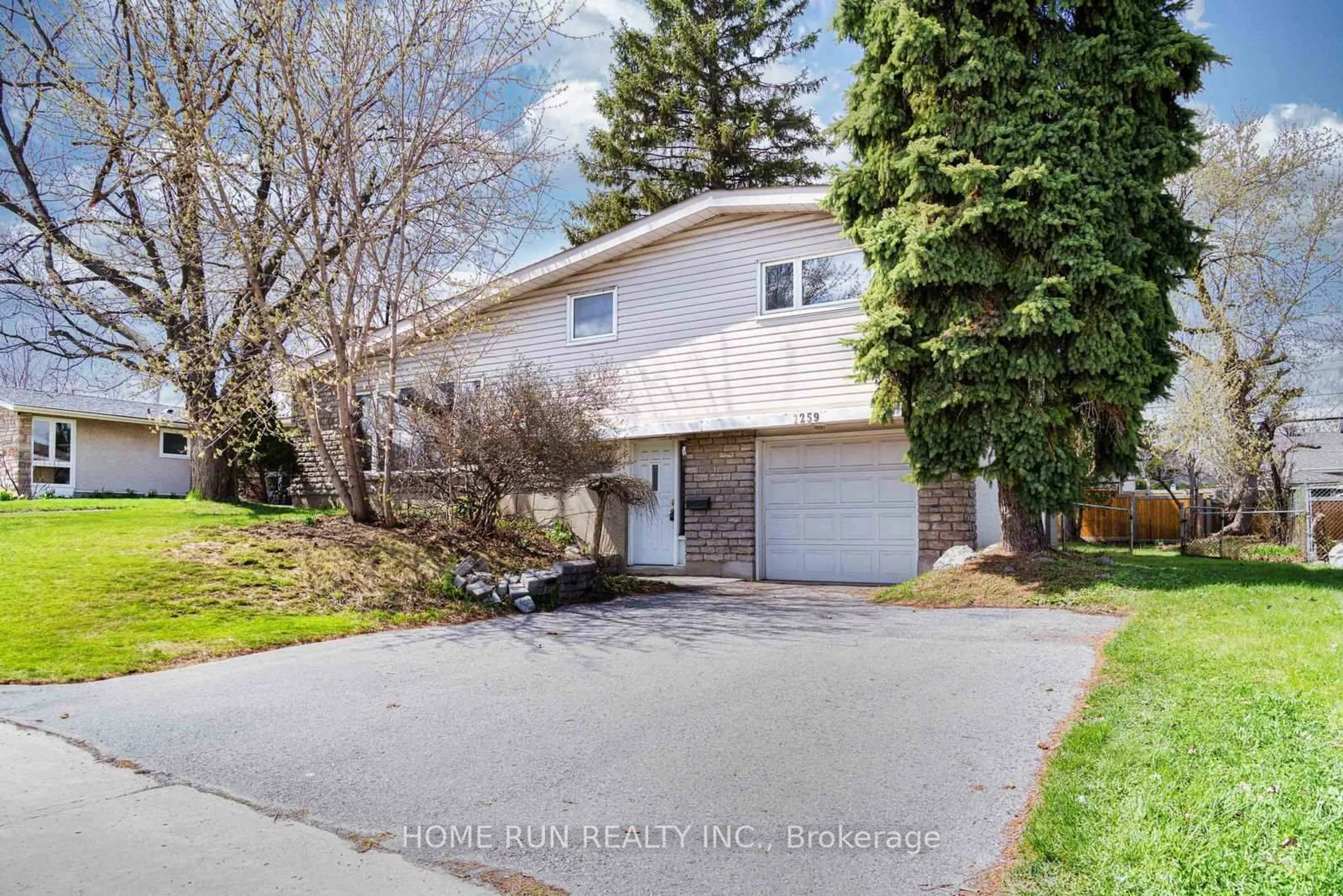 A pic from outside/outdoor area/front of a property/back of a property/a pic from drone, street for 1259 Meadowlands Dr, Ottawa Ontario K2E 6K4
