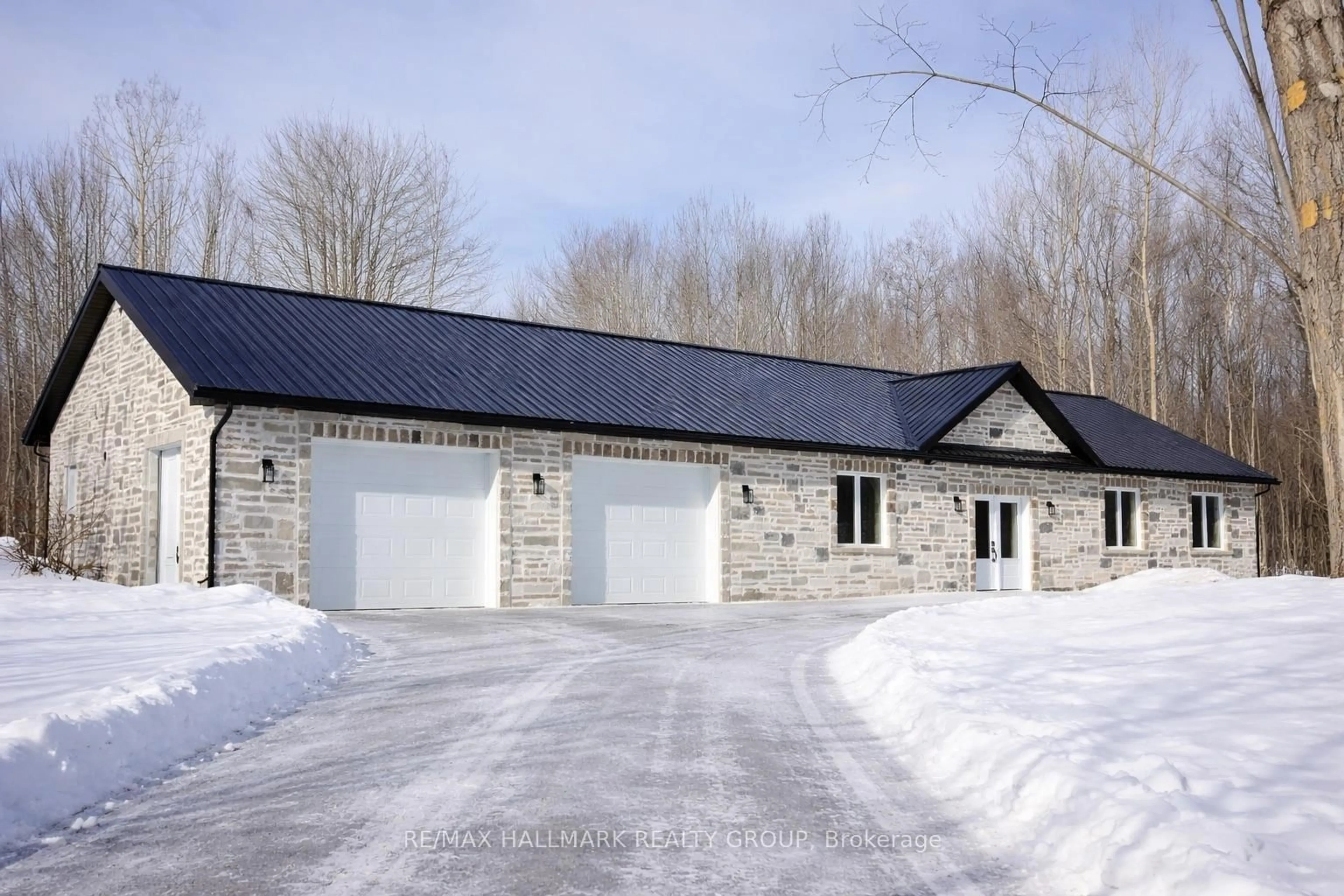 Indoor garage for 3244 Piché Rd, The Nation Ontario K0A 1M0