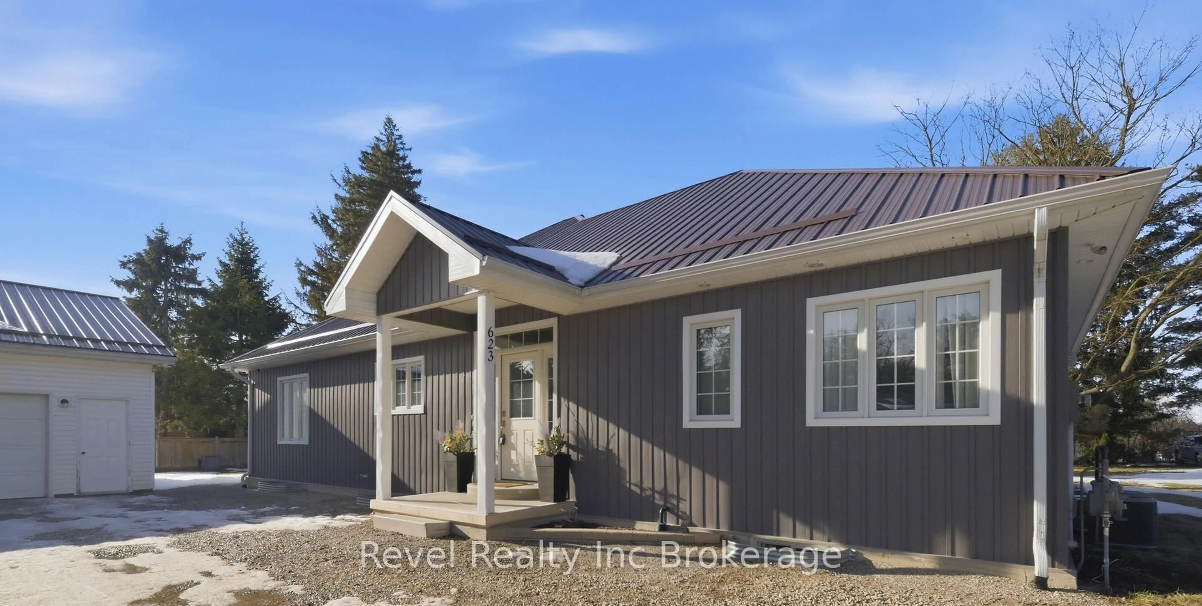 Home with vinyl exterior material, building for 623 Devonshire Ave, Woodstock Ontario N4S 5P9