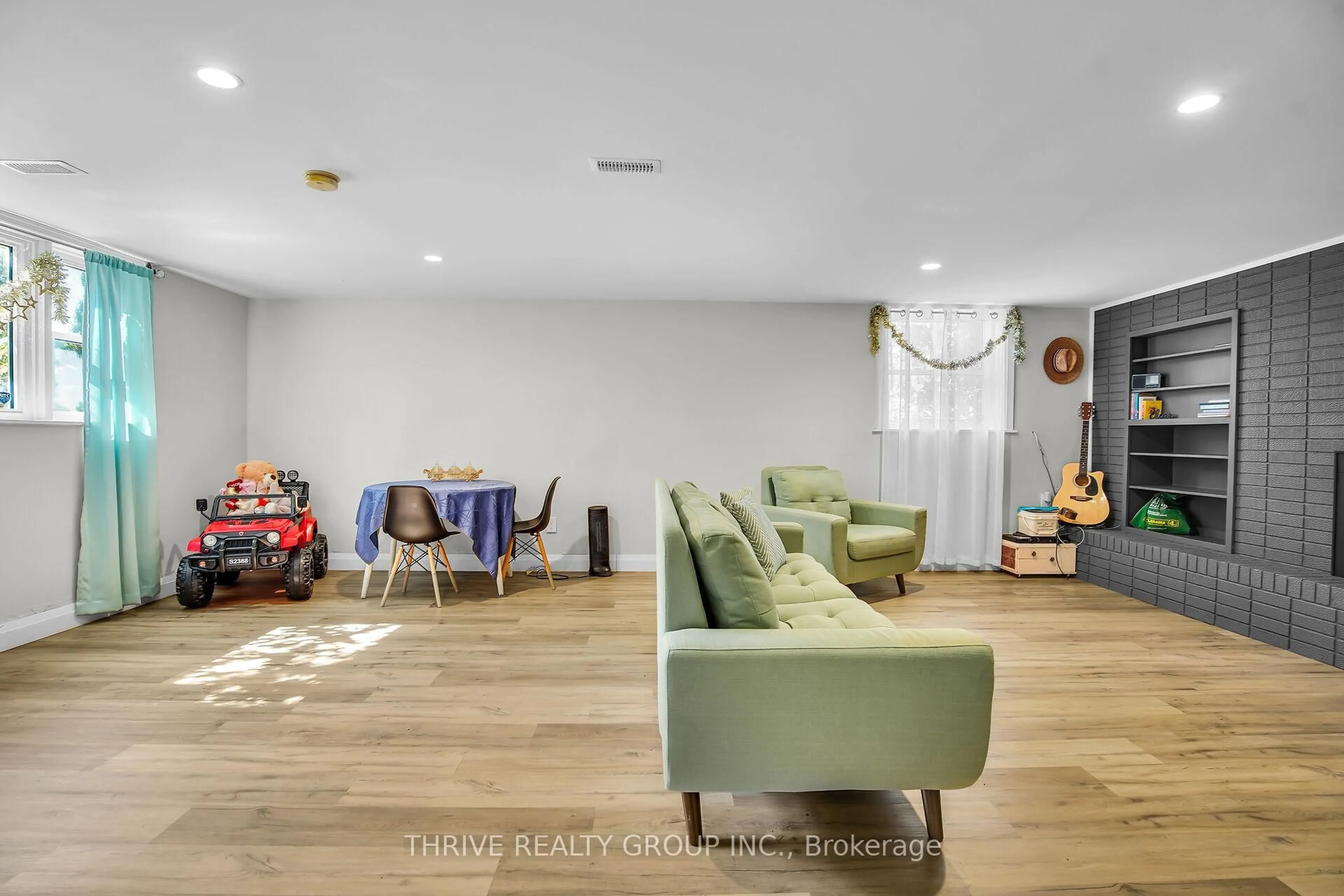 Living room with furniture, unknown for 425 Riverside Dr, London North Ontario N6H 2R8