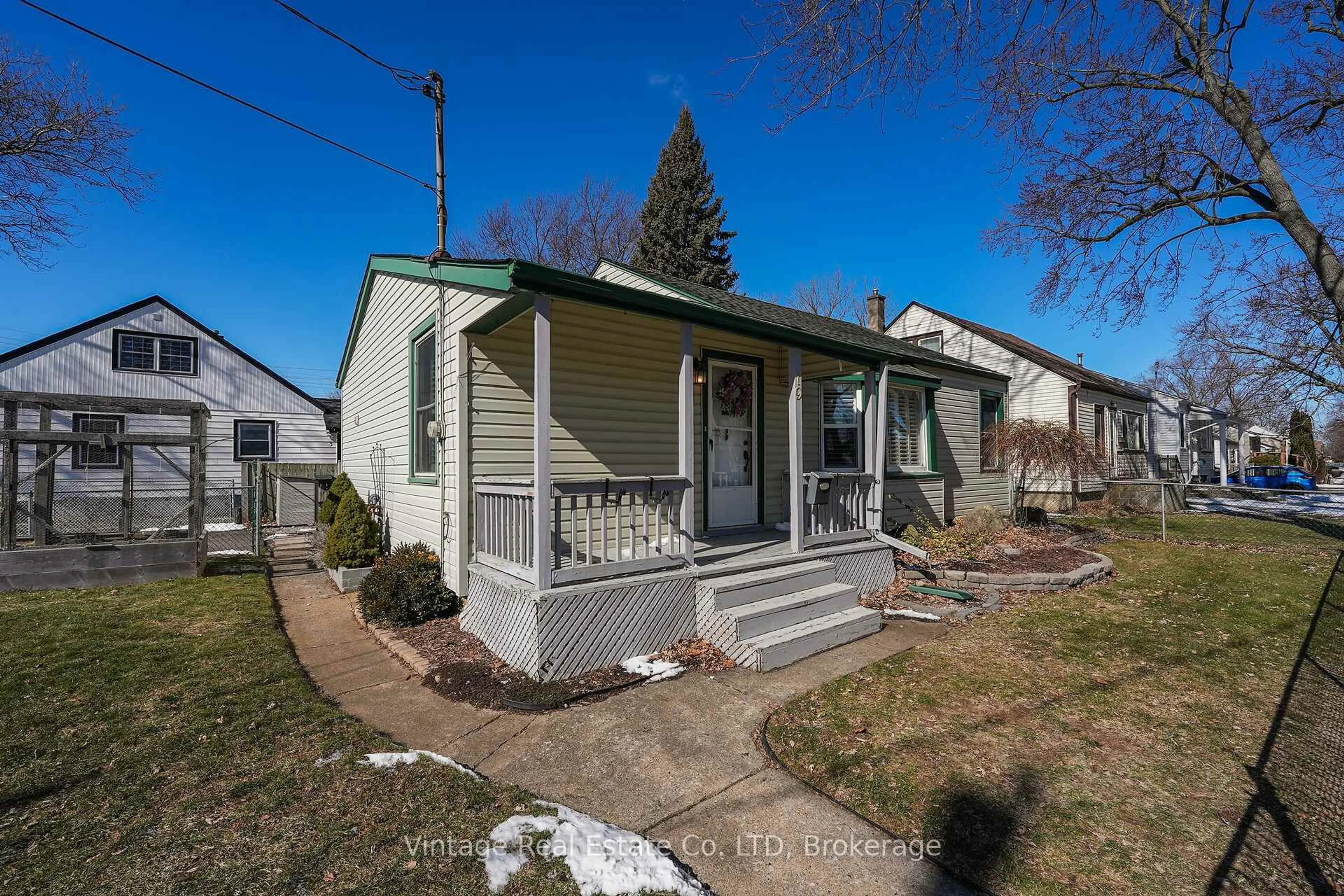 Unknown for 19 Longfellow Ave, St. Catharines Ontario L2R 6N6