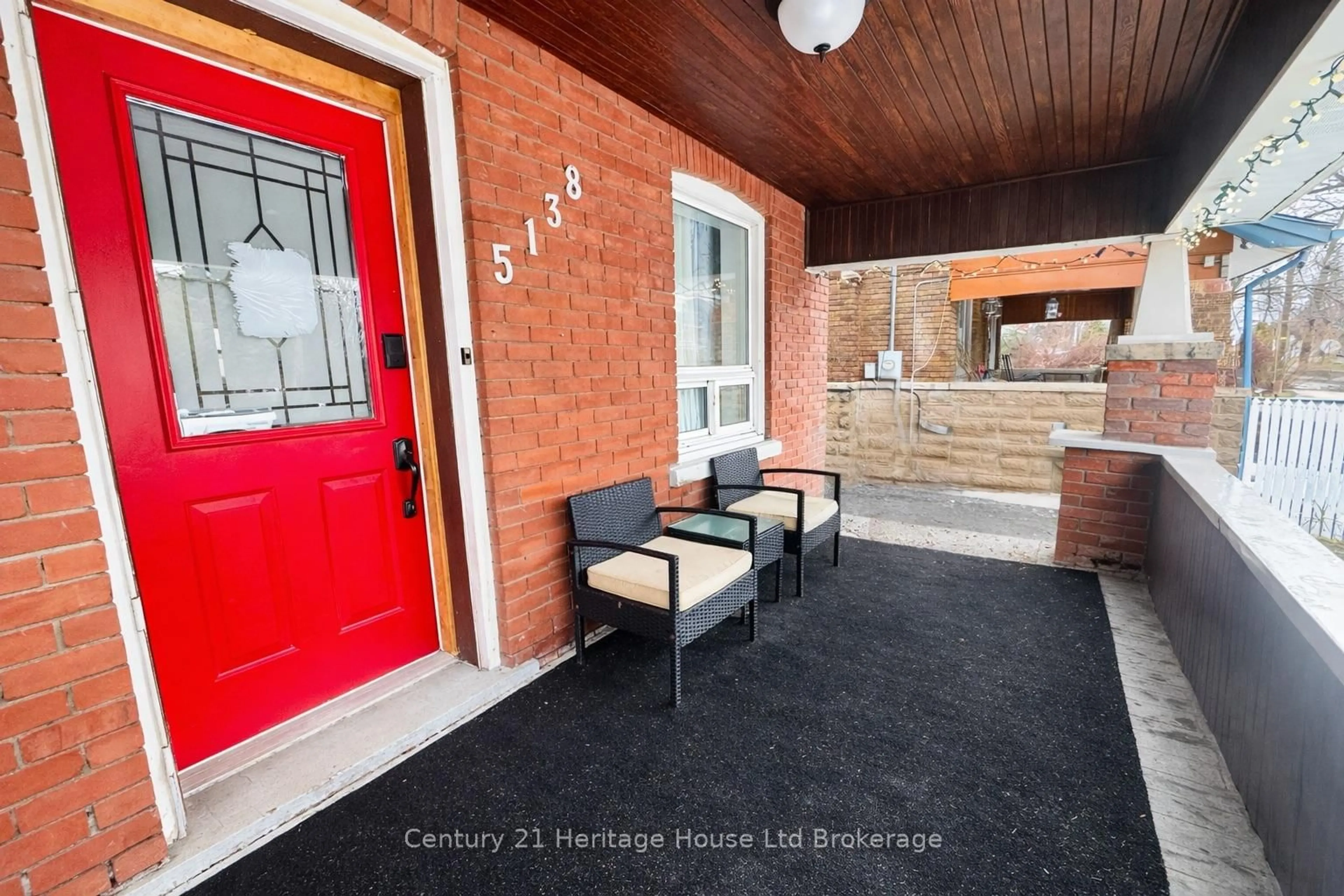 Indoor entryway for 5138 WILLMOTT St, Niagara Falls Ontario L2E 2A3