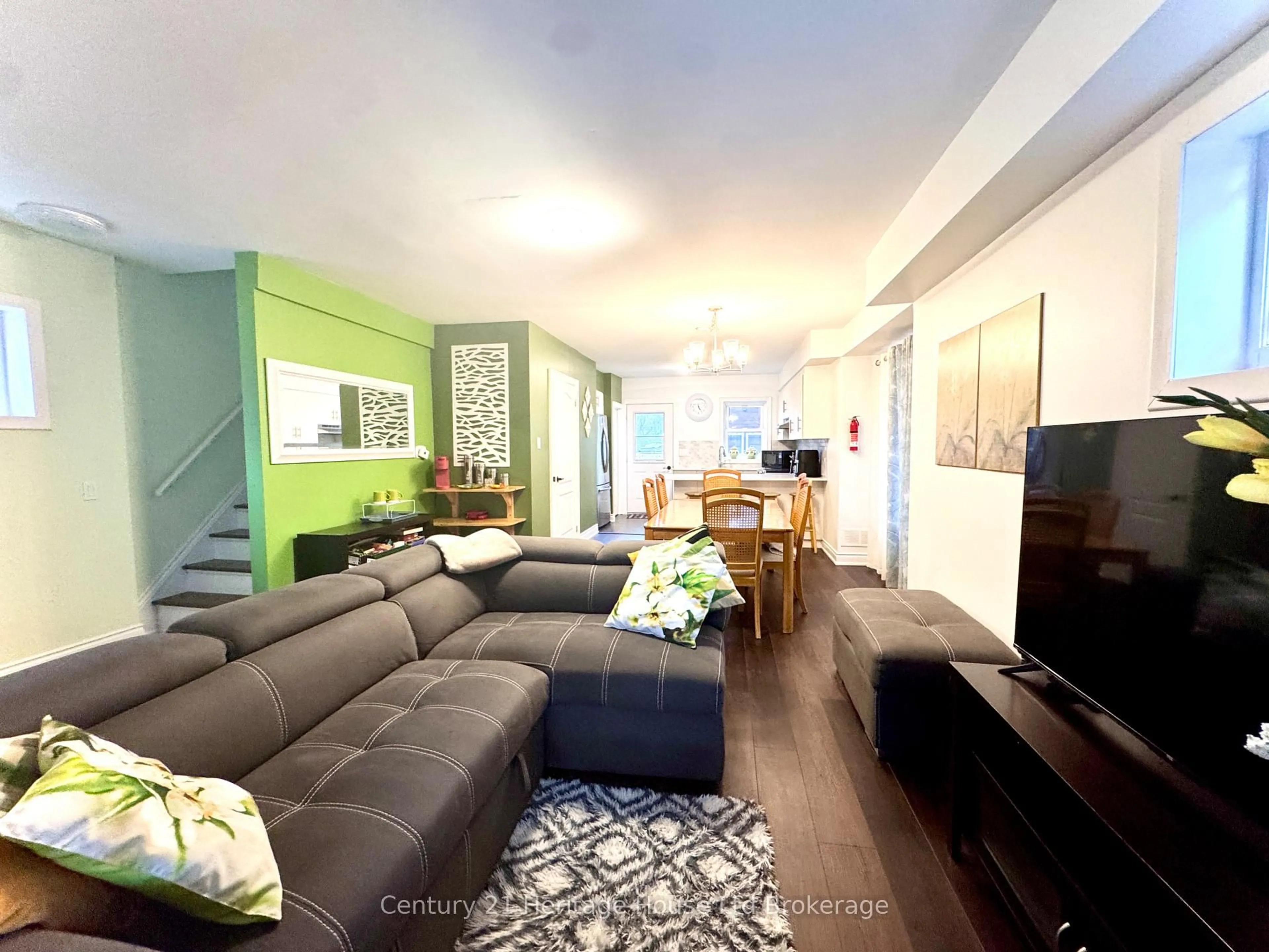 Living room with furniture, unknown for 5138 WILLMOTT St, Niagara Falls Ontario L2E 2A3