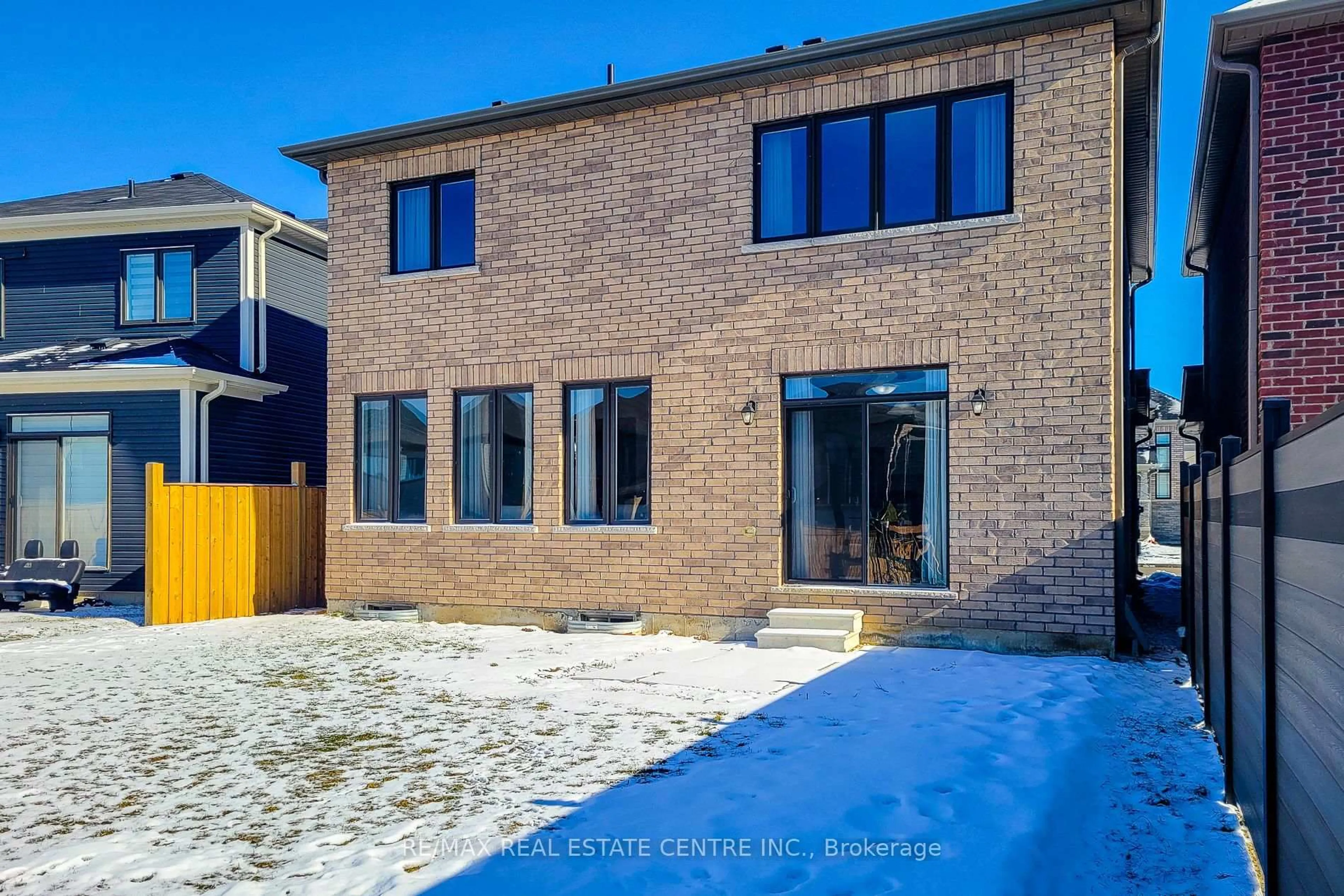 Home with brick exterior material, street for 23 Hawick Cres, Haldimand Ontario N3W 0G6