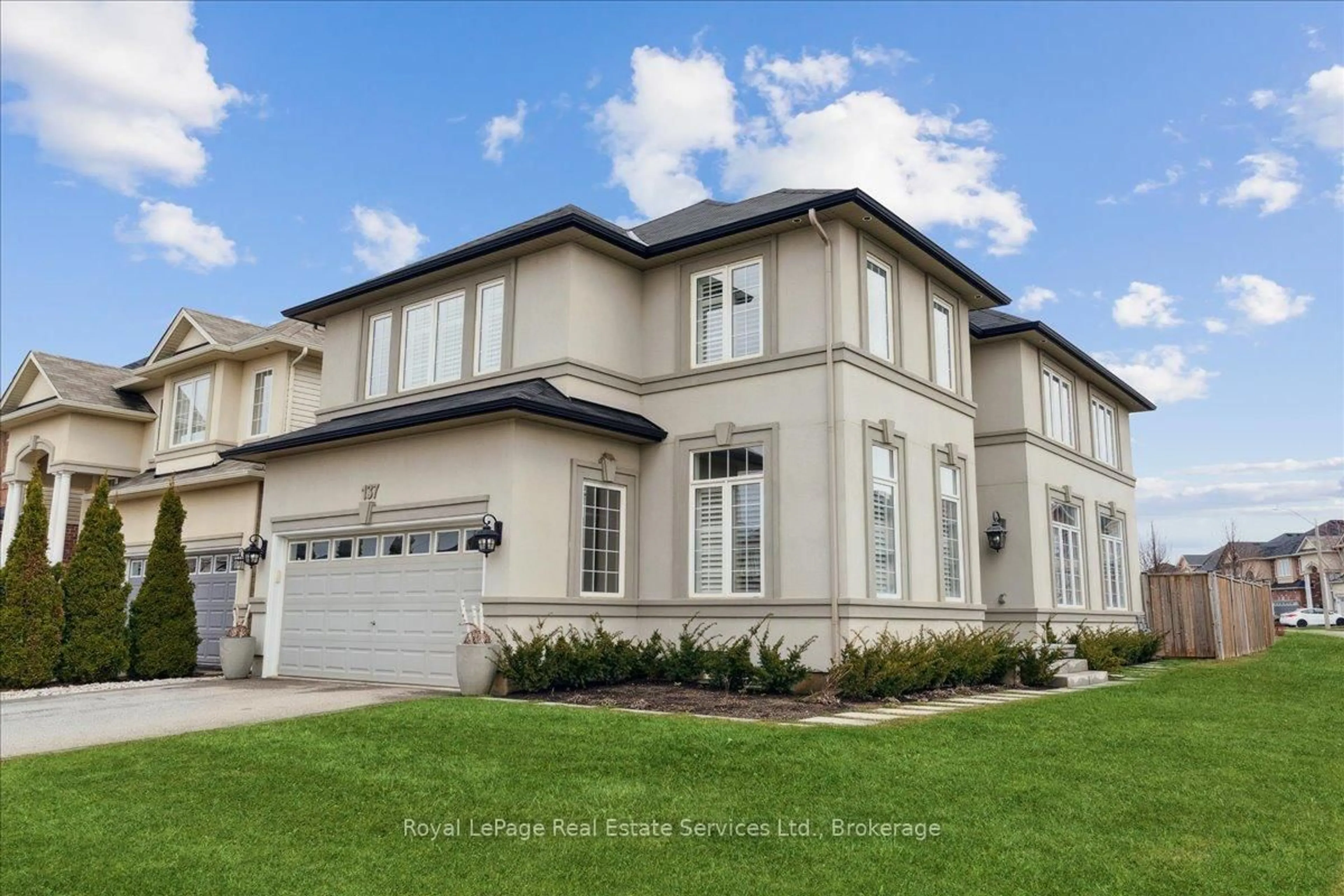 Home with vinyl exterior material, street for 137 Irwin Ave, Hamilton Ontario L9K 0G2